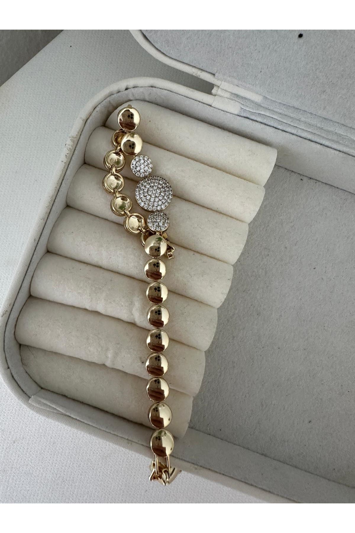 14K Gold Renkli  Ortası Üç Yuvarlak Taşlı Plaka Oval Bileklik