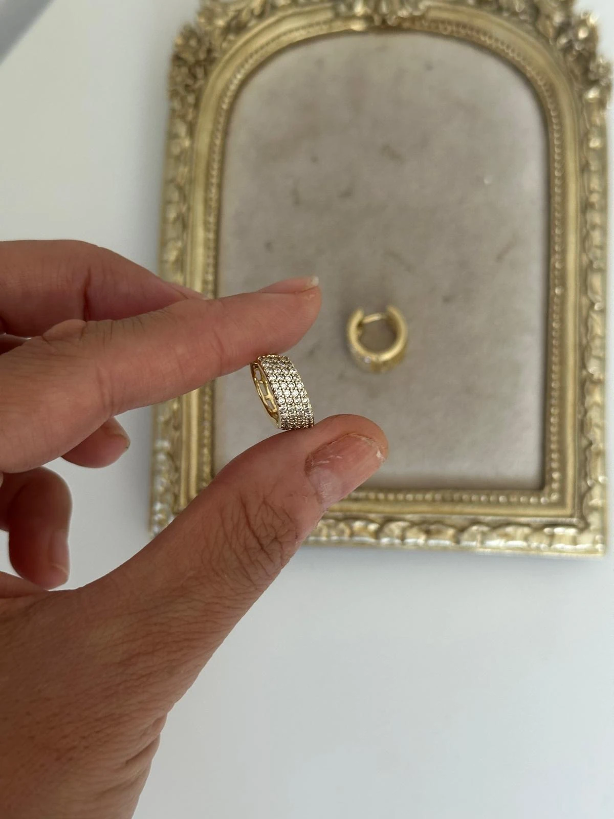 14K Gold Renkli Kuyum Model Döner Sık Montür Taşlı Halka Küpe