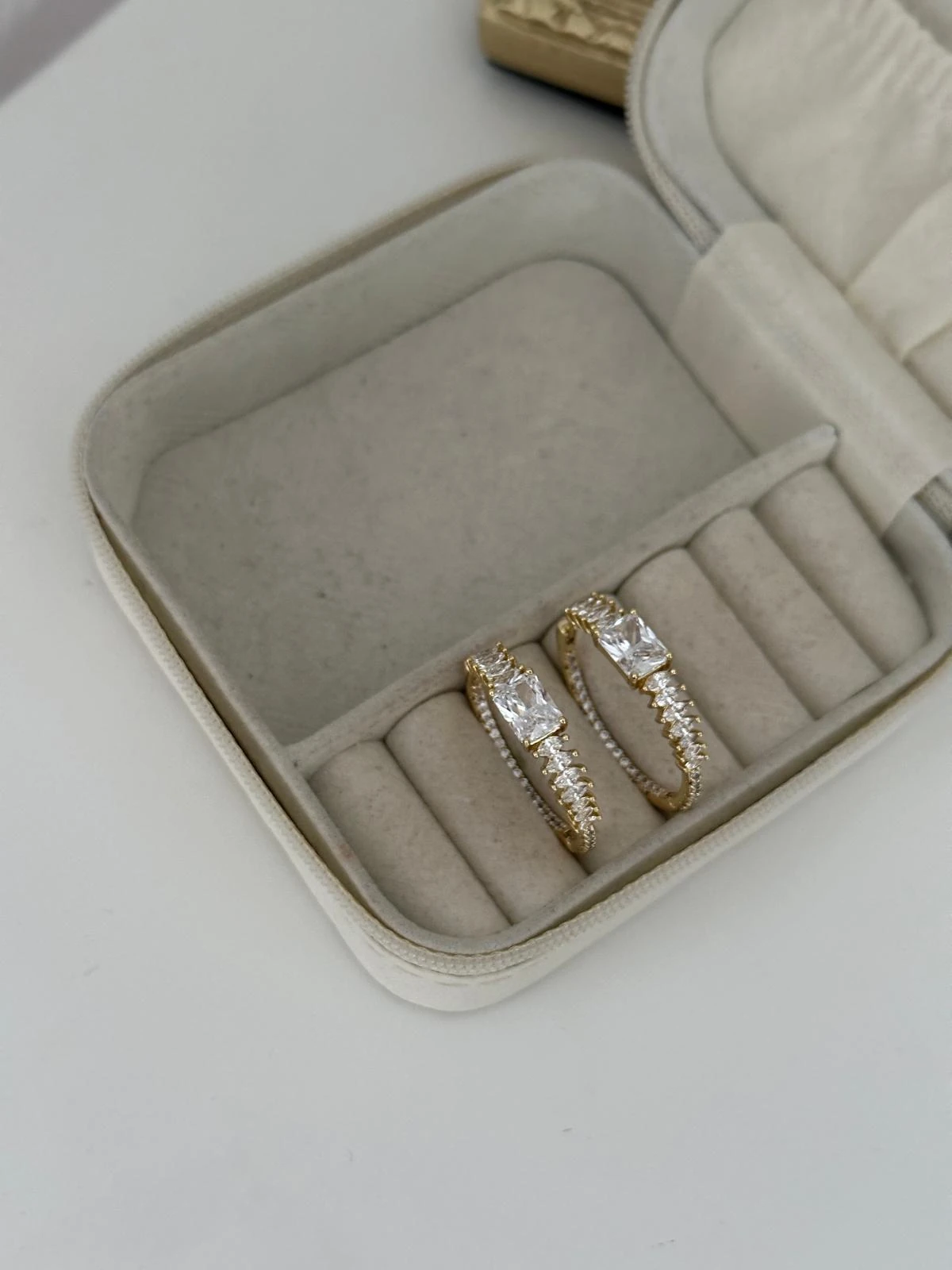 14K Gold Renkli Oval Sıra Önü Dikdörtgen Kesim içi Sıra Taşlı Küpe