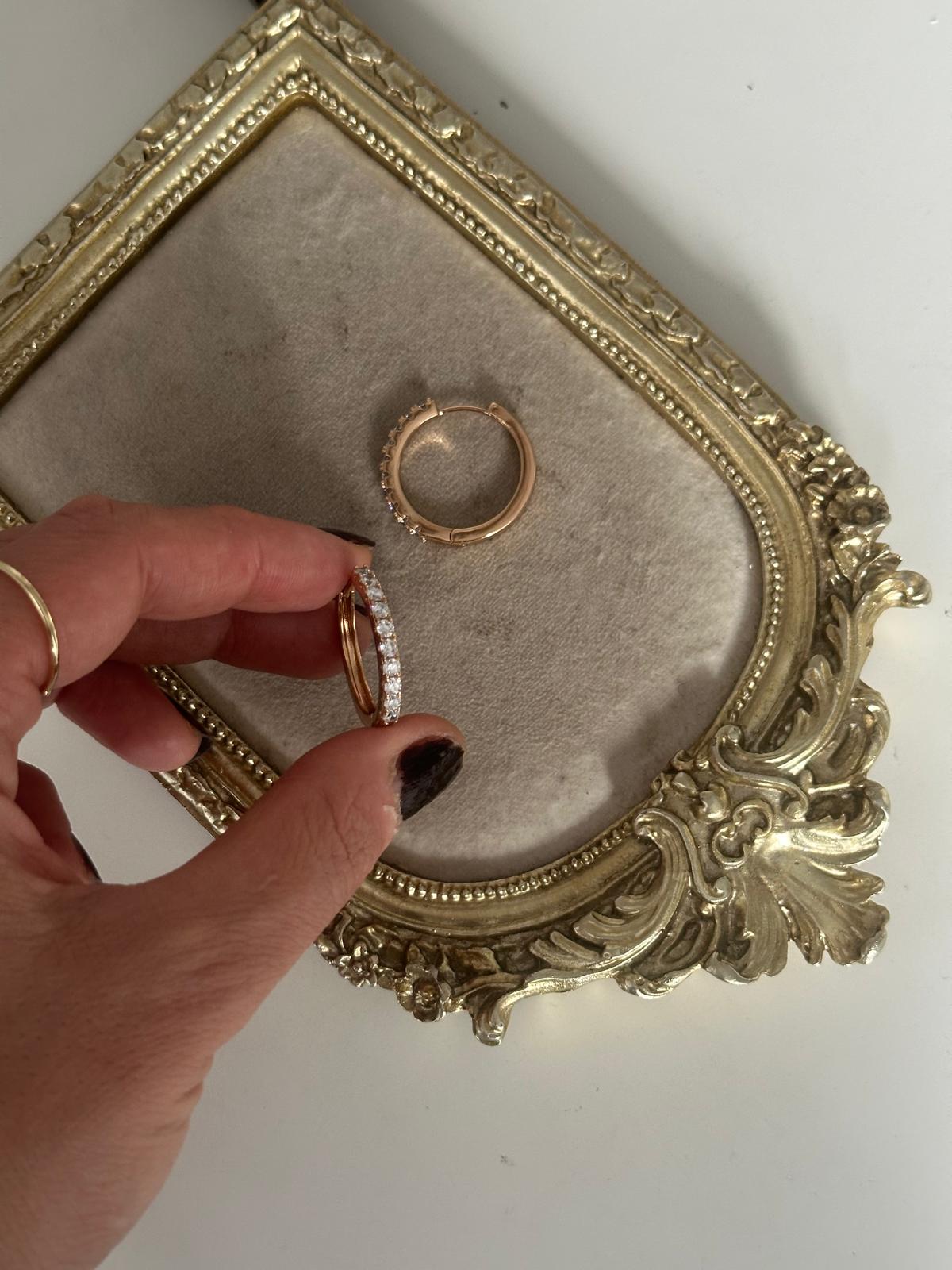 18K Rose Gold Önü Sıra Su Yolu Taşlı Küpe