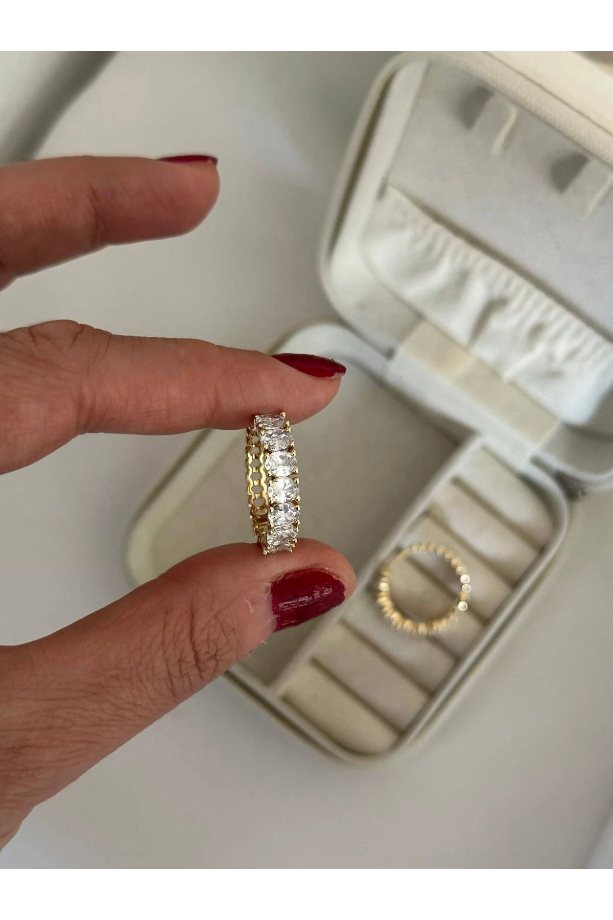 14K Gold Renkli  Halka Önü Yedi Elmas Oval Taşlı Küpe