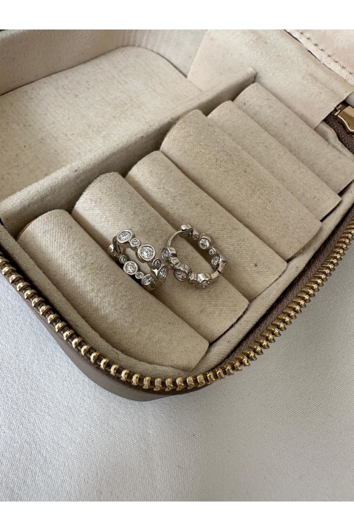 Gümüş Renkli Küçük İçi Dışı Yuvarlak Taşlı Halka Küpe