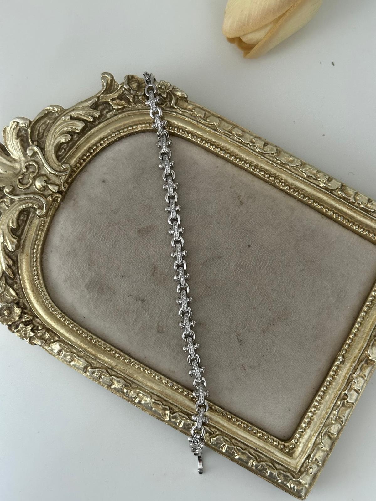 Gümüş Renkli Oritası Kilit Şeritli Vidalı Bileklik