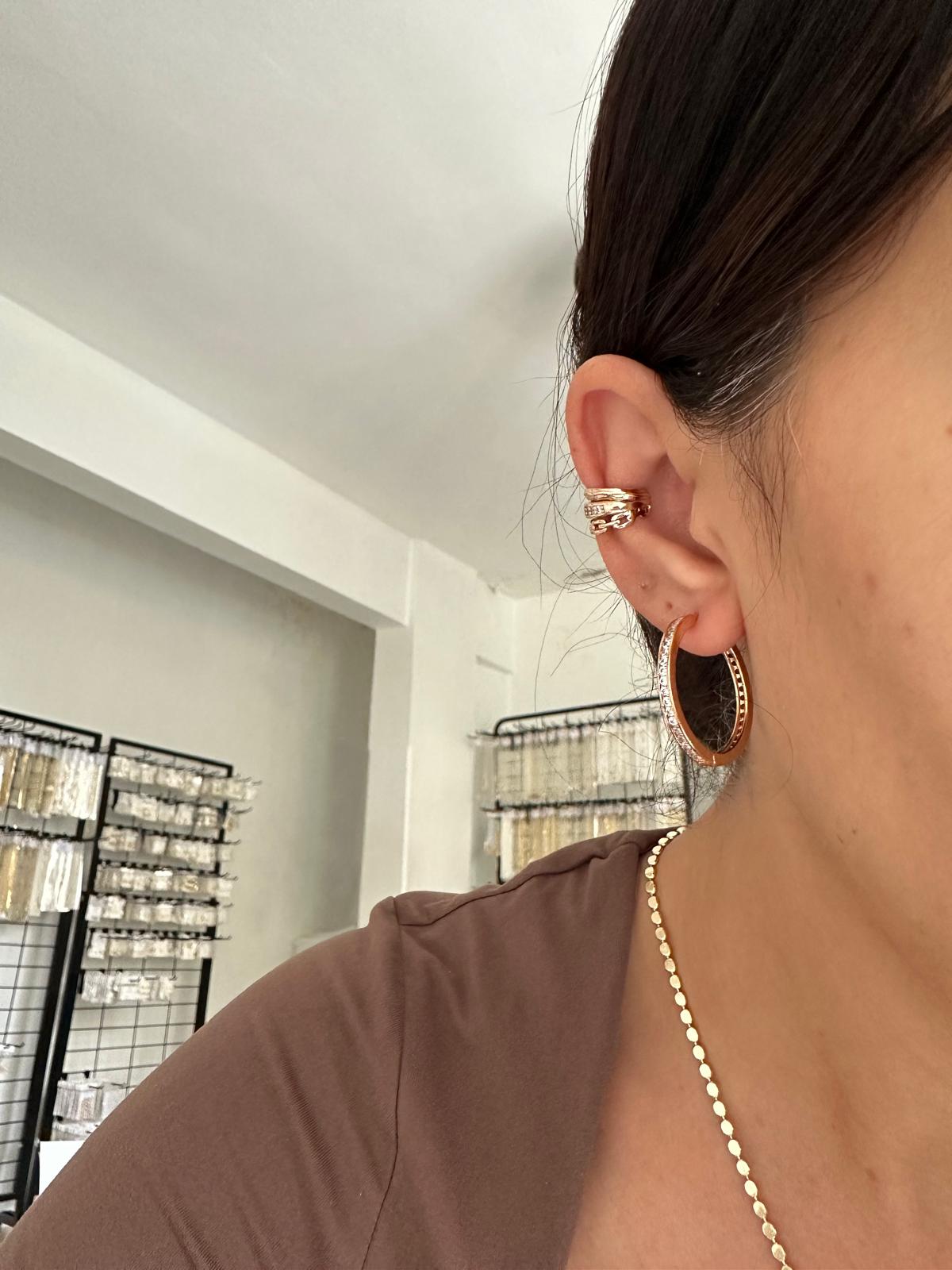 18K Rose Gold Önü Gömme Su Yolu Taşlı Küpe