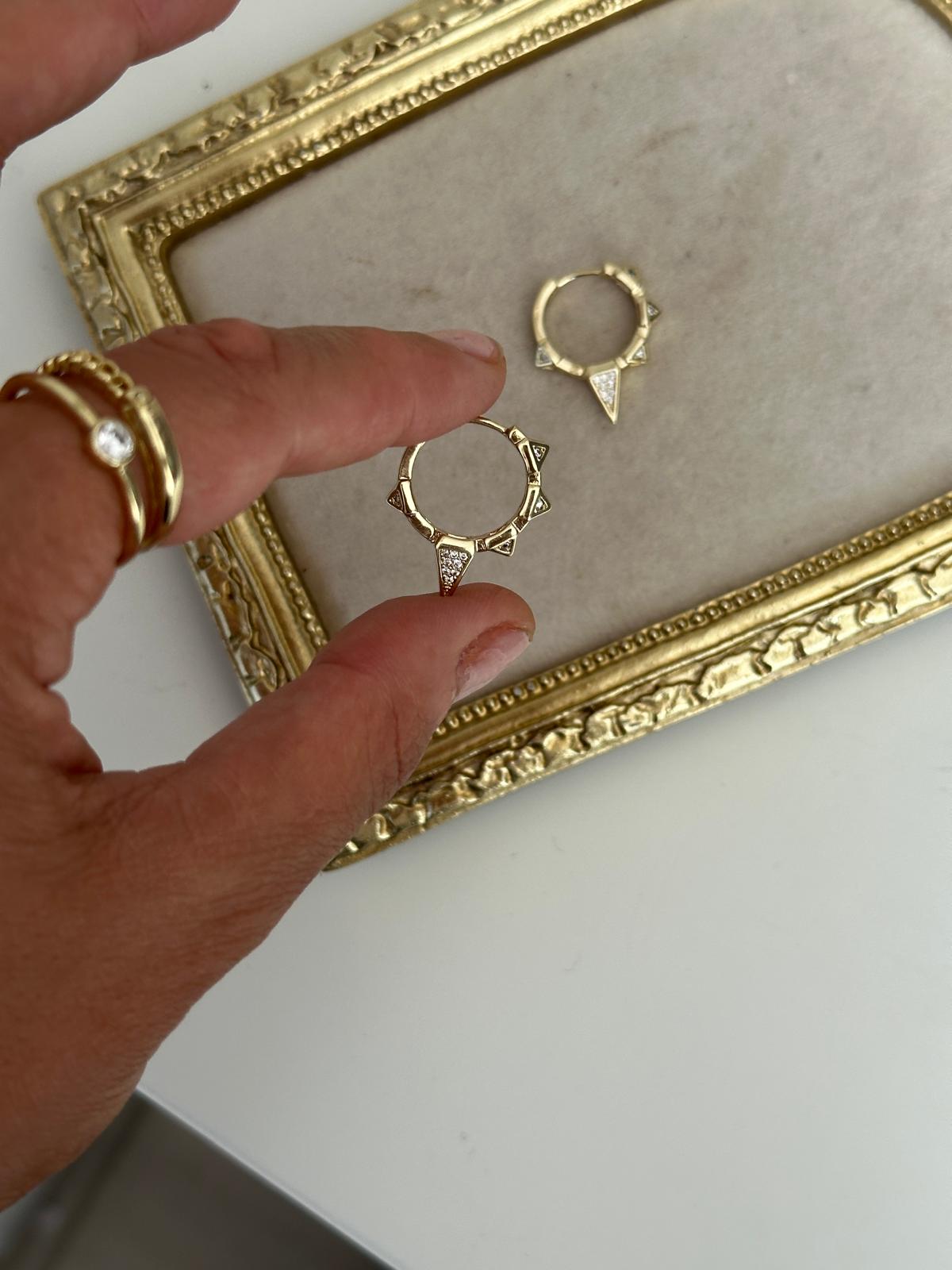 14K Gold Renkli Taşlı Çivi Kesim Halka Küpe