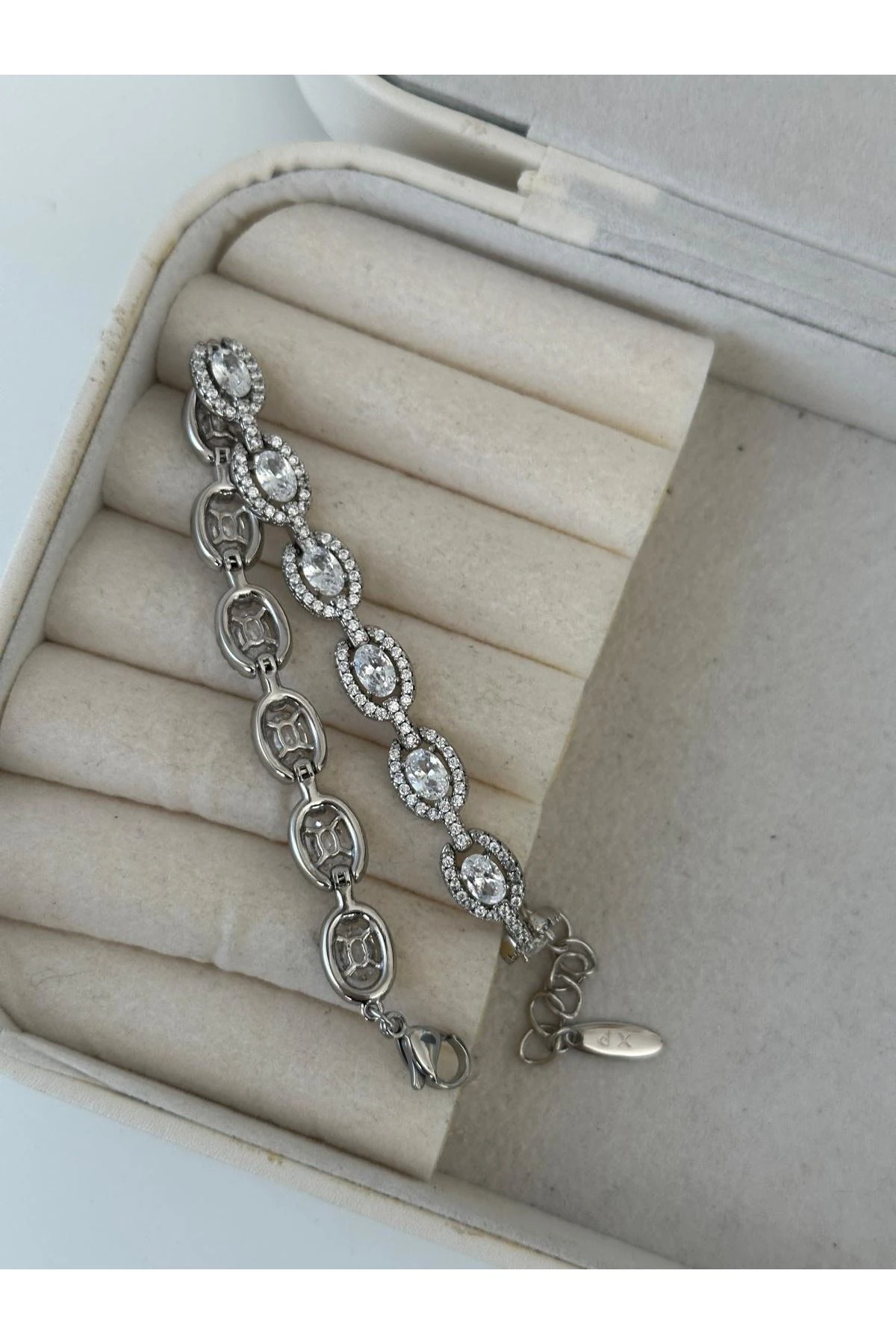 Gümüş Renkli Elmas Form Taşlı Bileklik