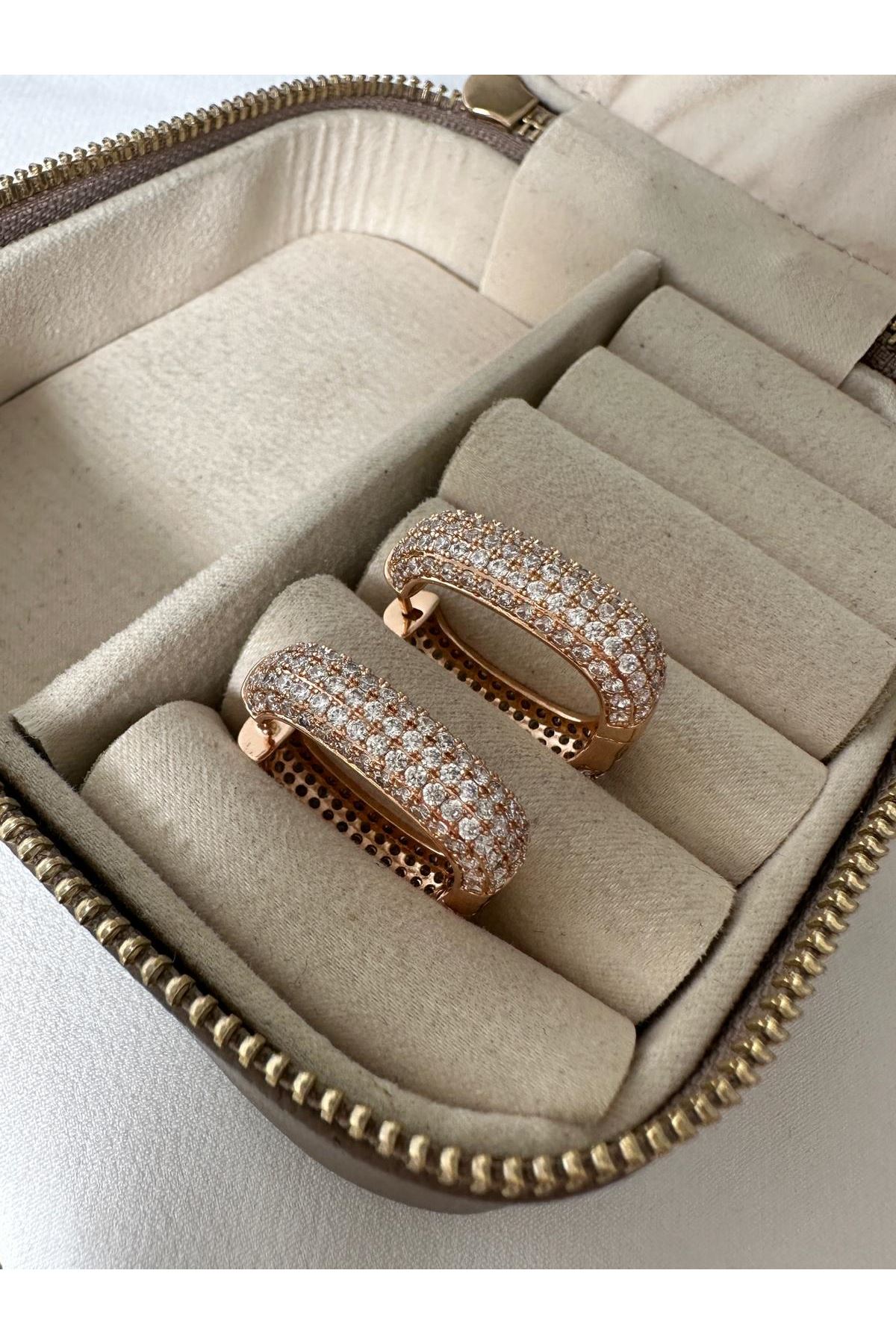 18K Rose Gold Renkli Kare Kalın Dolum Önü Arkası Full Taşlı Küpe