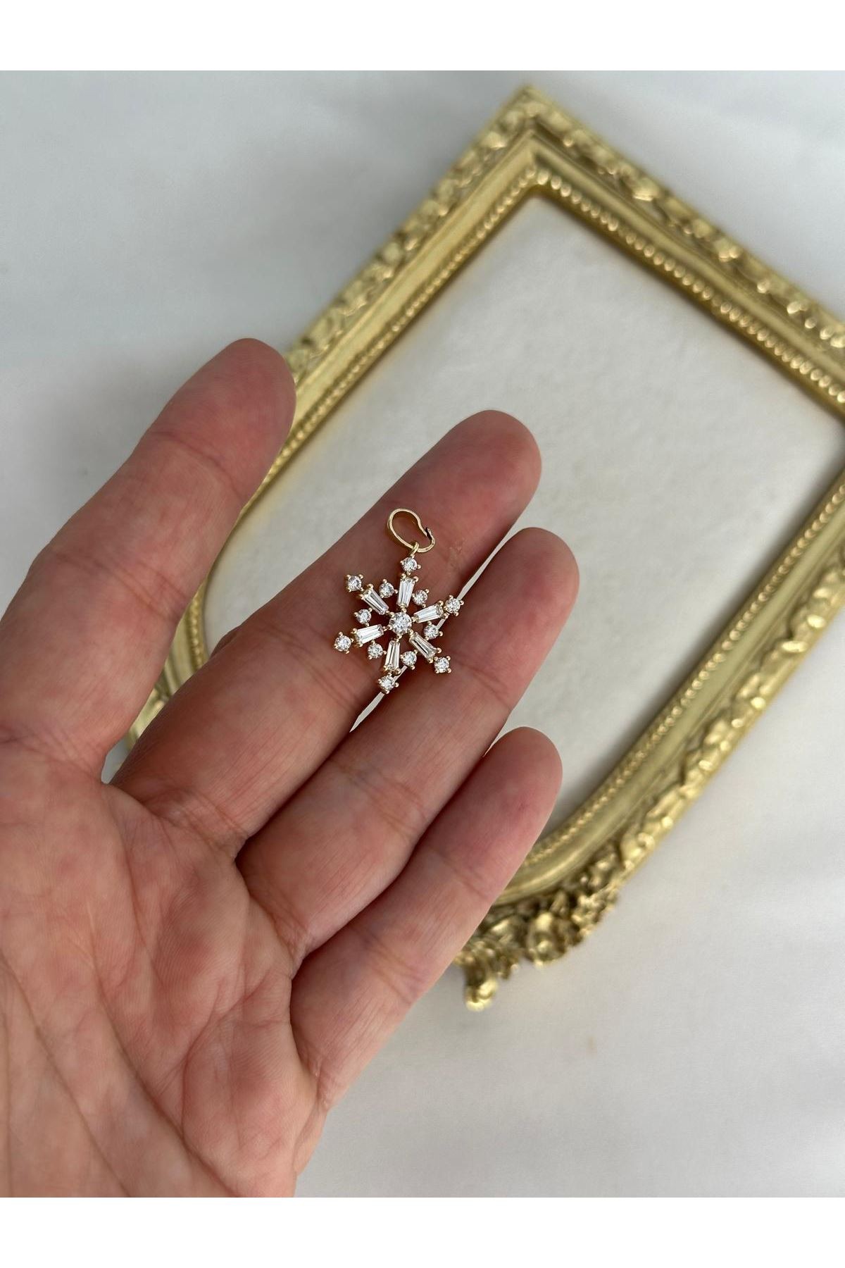 14K Gold Renkli  Kar Tanesi Kristal Taşlı Kolye Ucu