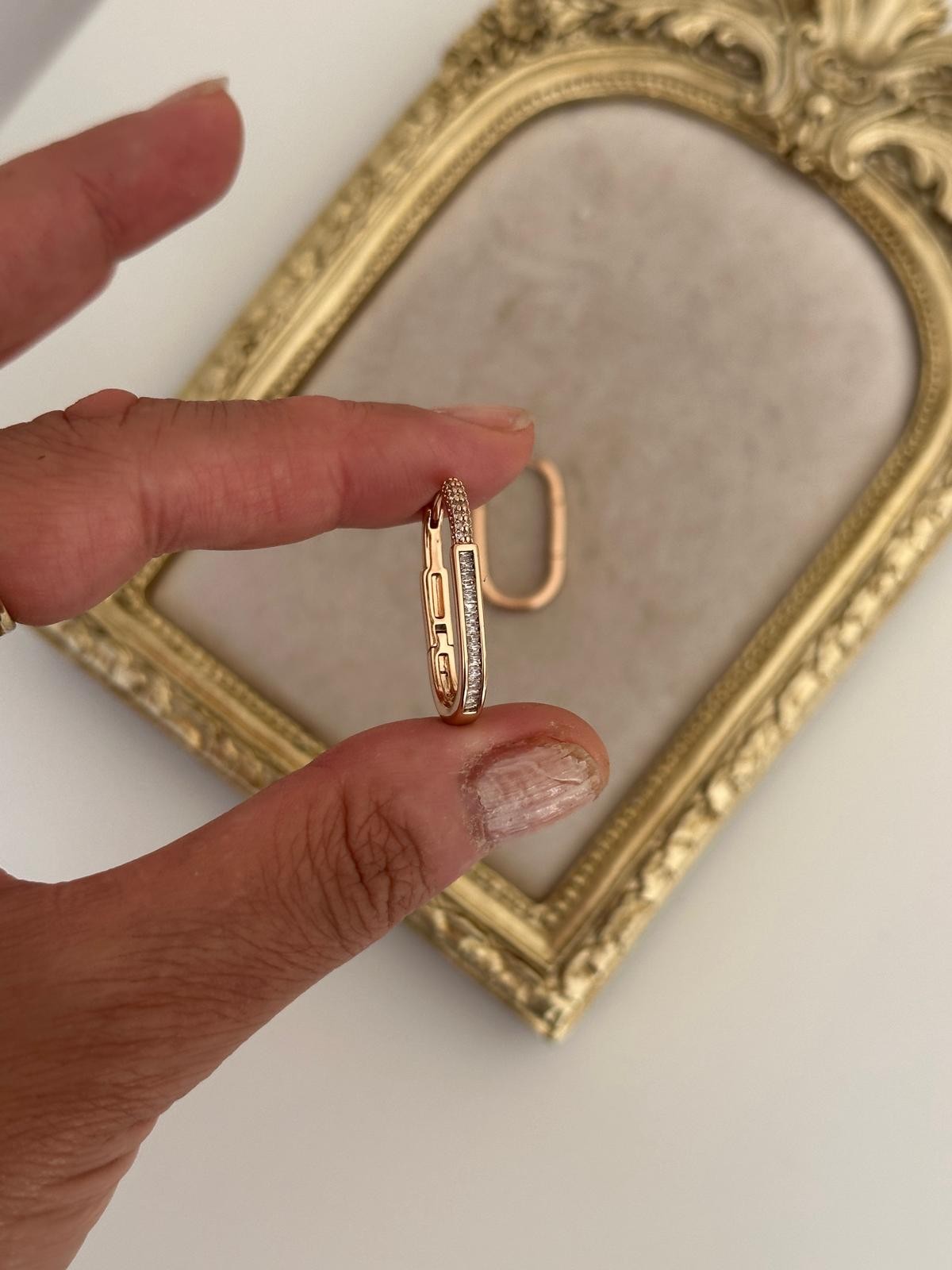 18K Gold Rose Renkli  Lale Form Önü Kristal Burgu Montür Taşlı Küpe