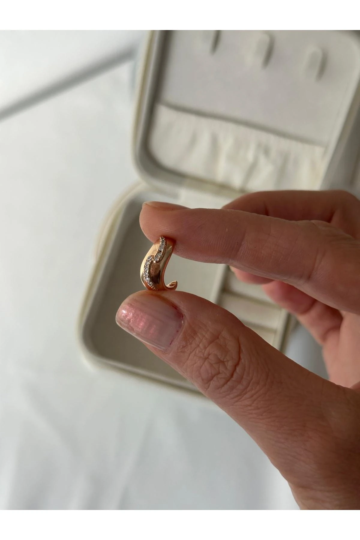 18K Rose Gold Renkli Zikzak Taşlı Kesim Bomb Kıkırdak Küpe