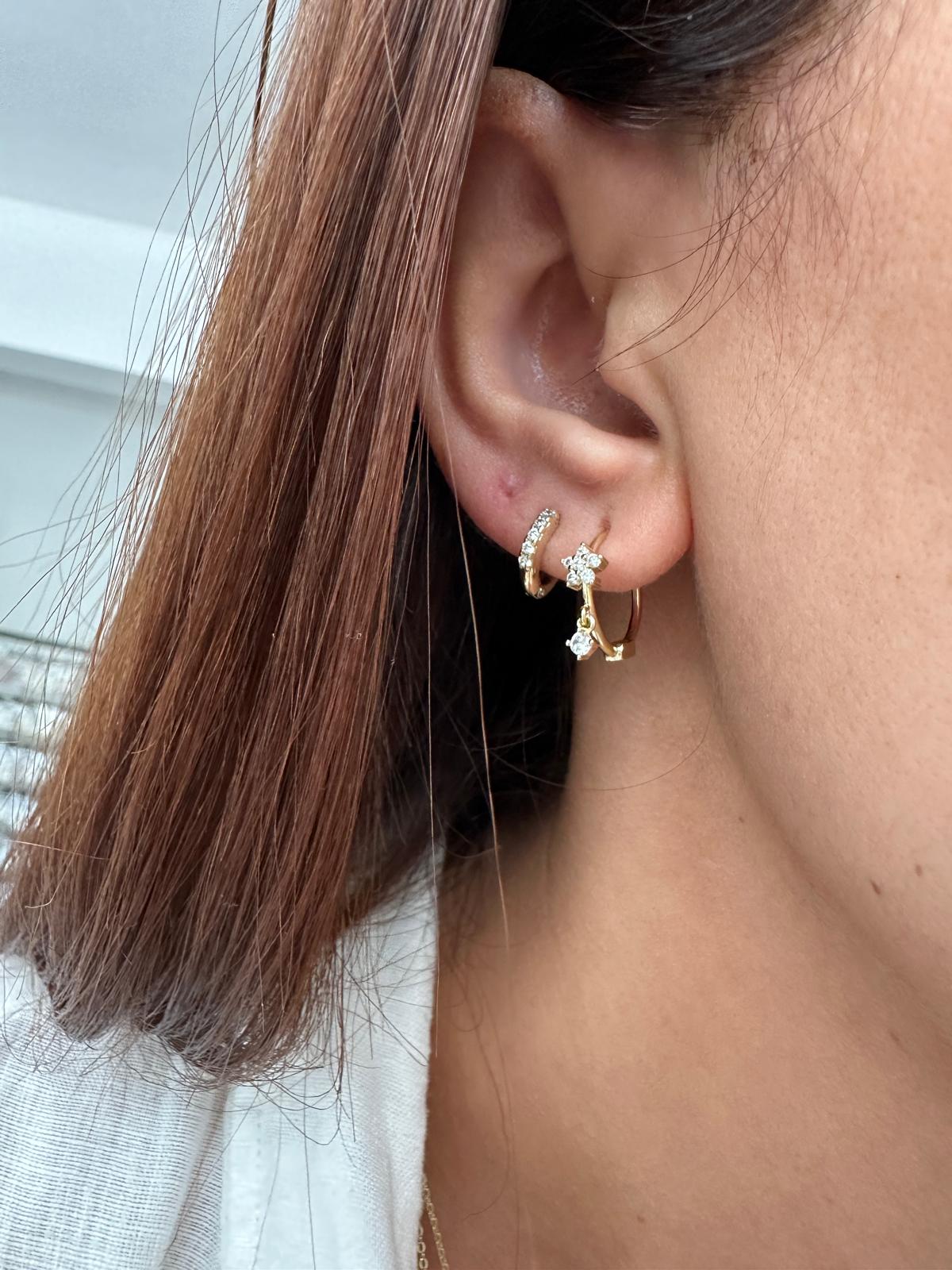 14K Gold Renkli  Halka Çiçek Tek Taşlı Basıc Küpe