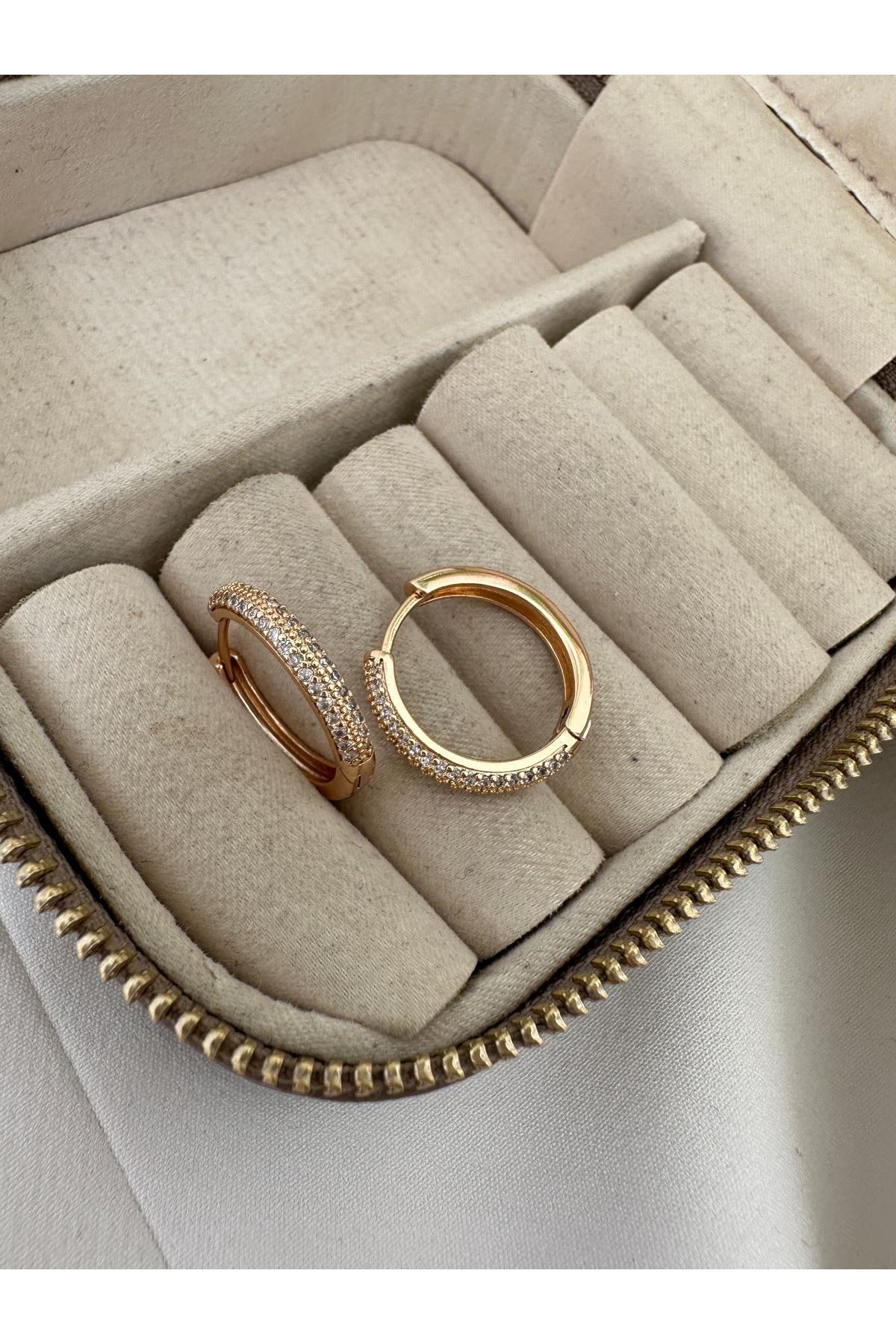 18K Rose Gold Renkli Montür Sıra Taşlı Orta Boy Halka Küpe