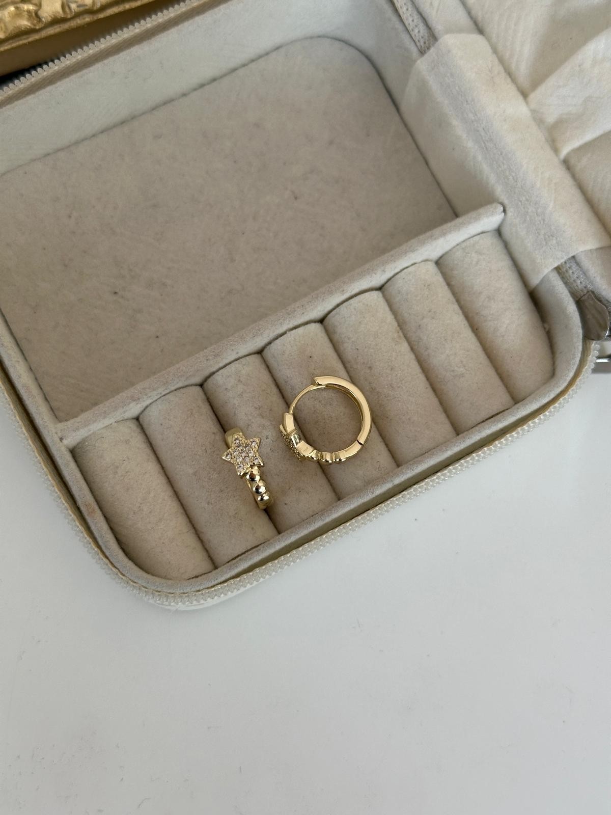14K Gold Renkli Halka Ortası Yıldız Taşlı Dorika Topçuklu Küpe