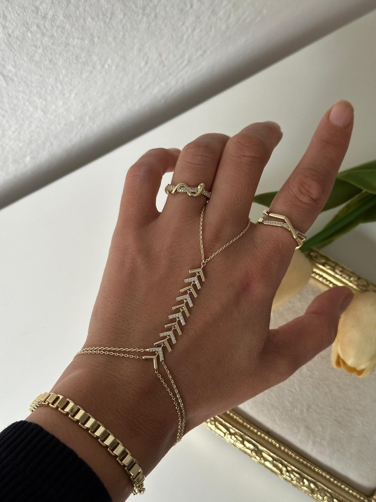14K Gold Yaprak Kesim Taslı Sahmeran