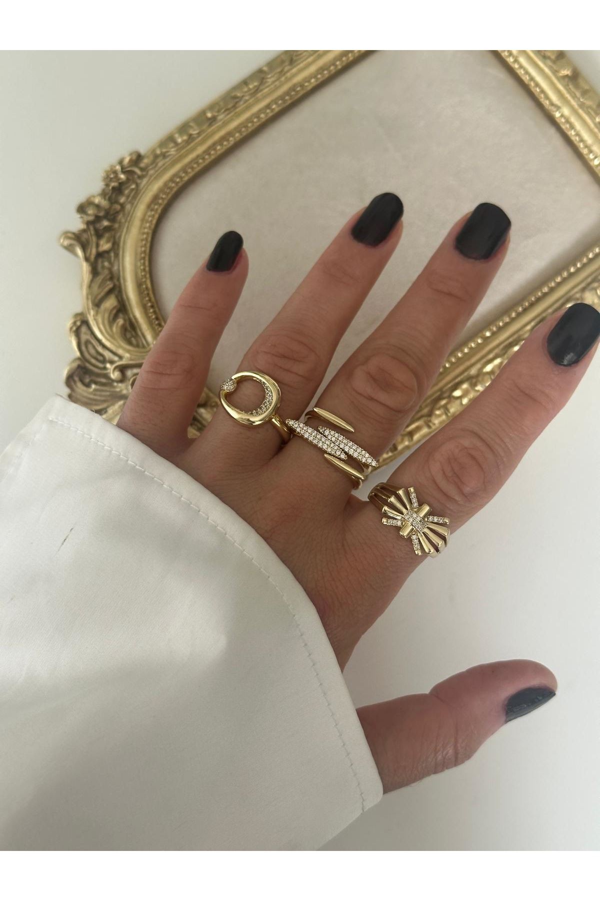 14K Gold Renkli Oval Kesim İçi Sıra Montür Taşlı Yüzük