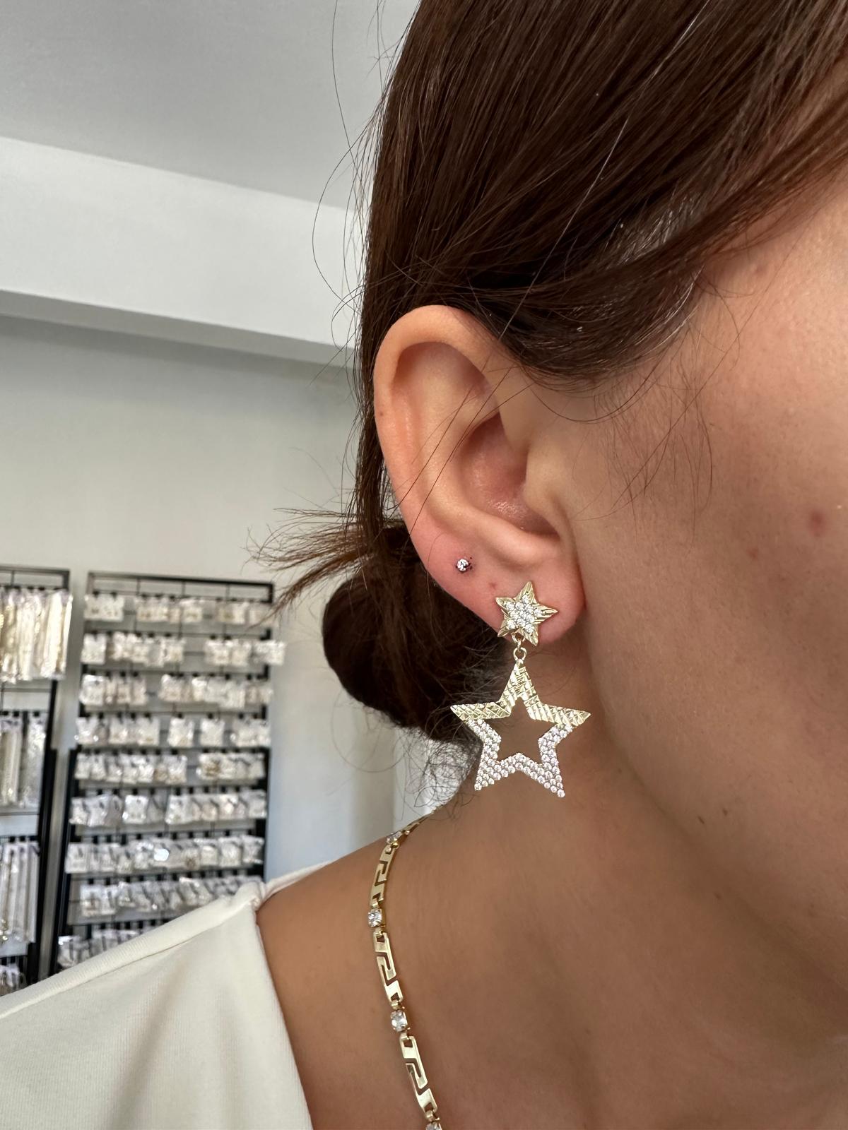 14K Gold Renkli Yıldız Varak Desenli Montür Taşlı Sarkıt Küpe