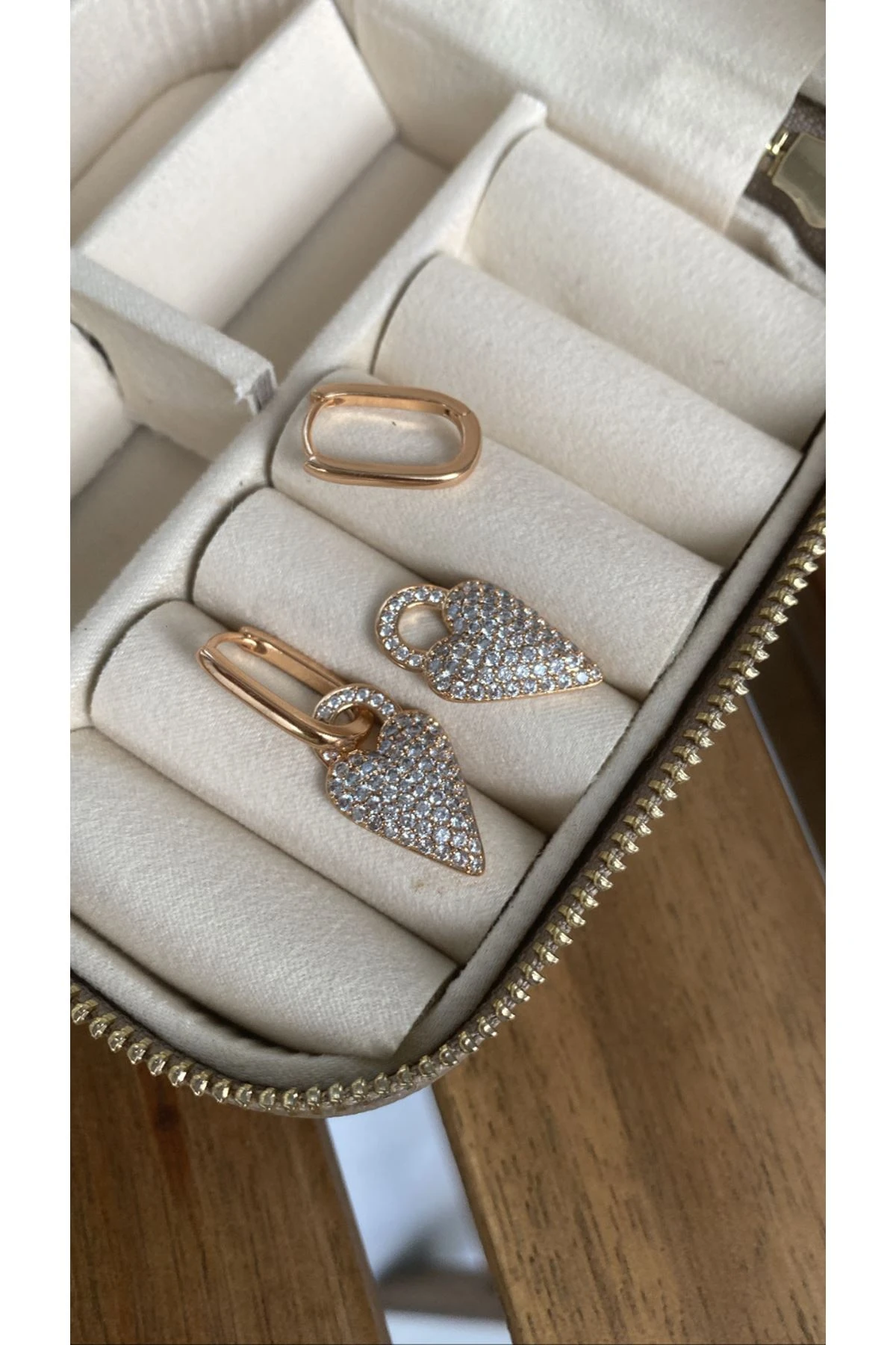 Kalp Taşlı Lale Form Küpe