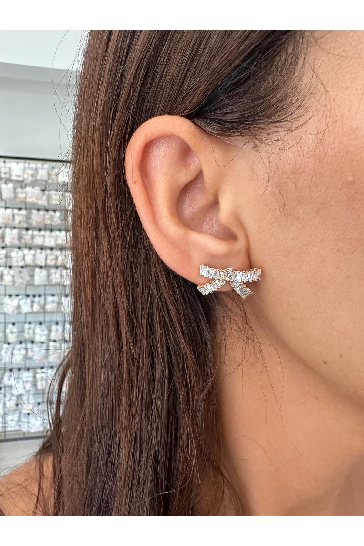 18K Rose Gold Renkli Fİyonk Taşlı Küpe