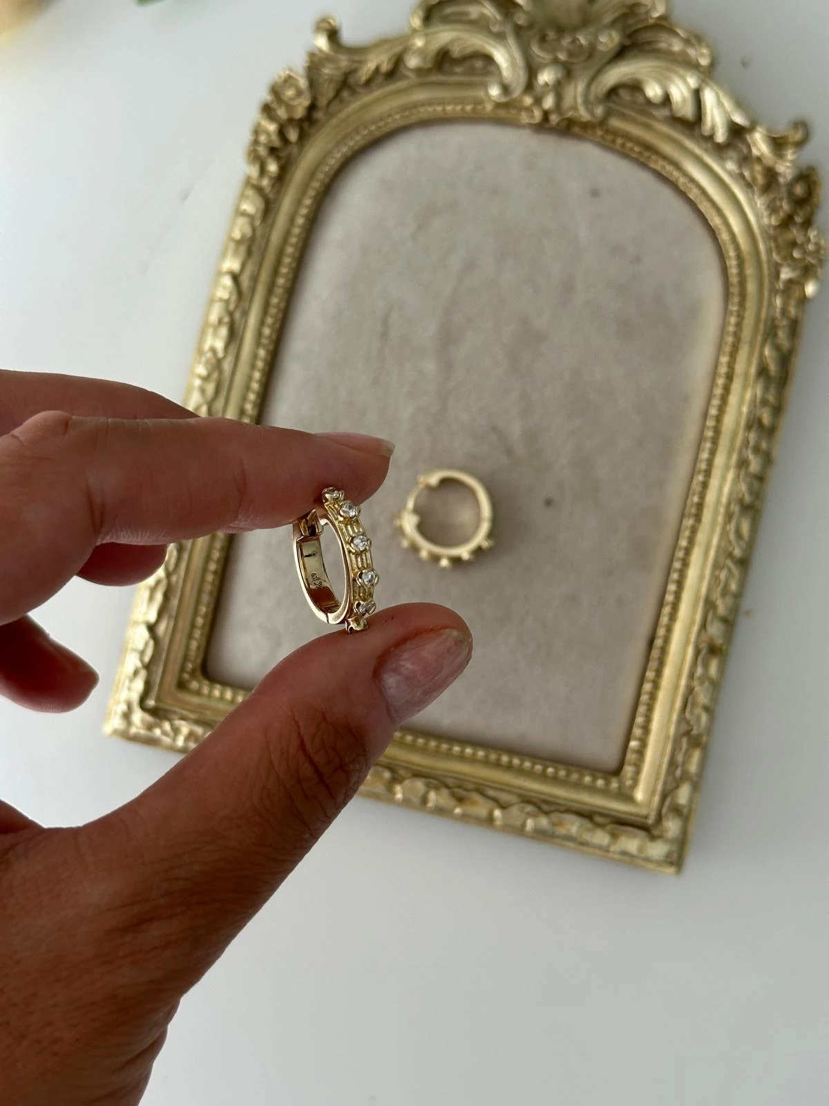 14K Gold Renkli Tırnaklı Baget Taşlı Halka Küpe