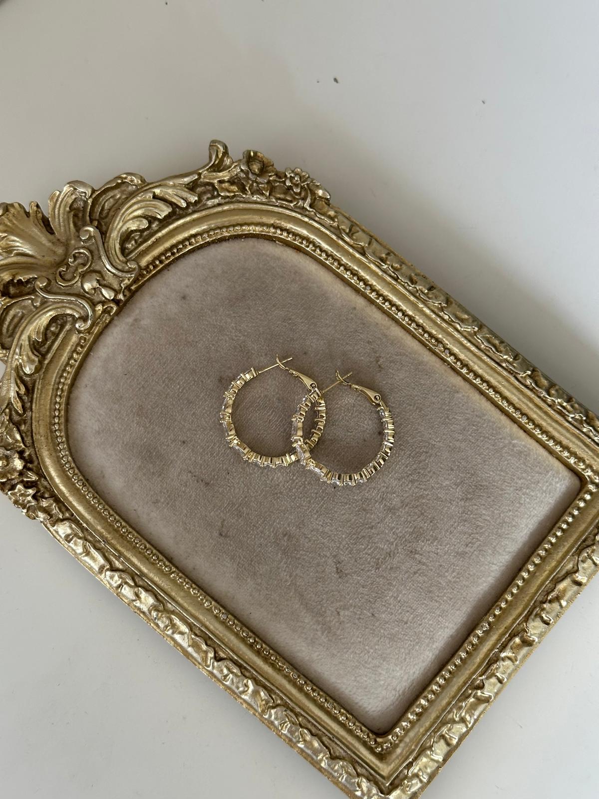 14K Gold Renkli İçi Dışı Damla Su Yolu Taşlı Halka Küpe