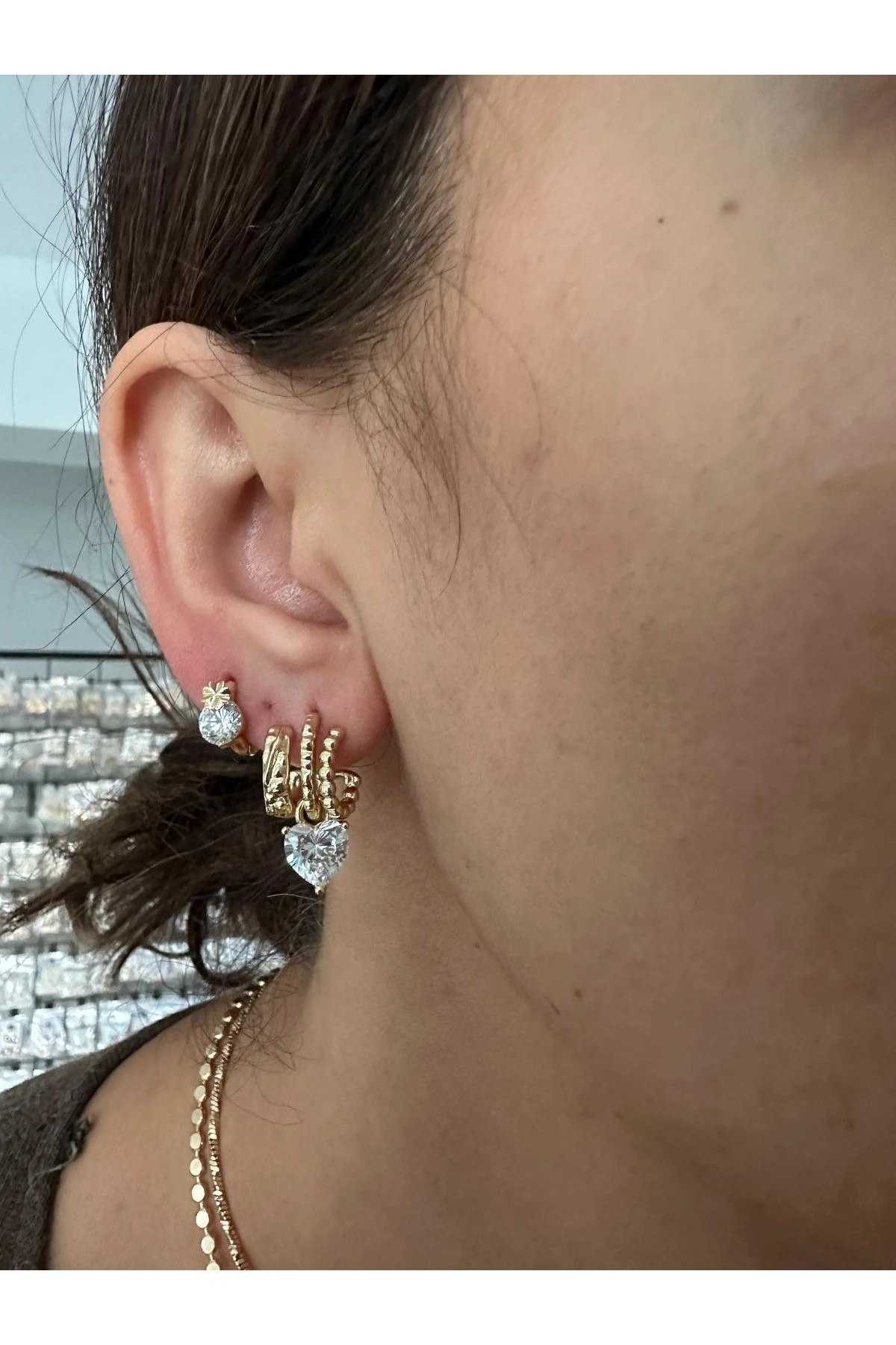 14K Gold Renkli  Üç Kulak Deliği Görünümlü Kalp Kristal Taşlı Küpe