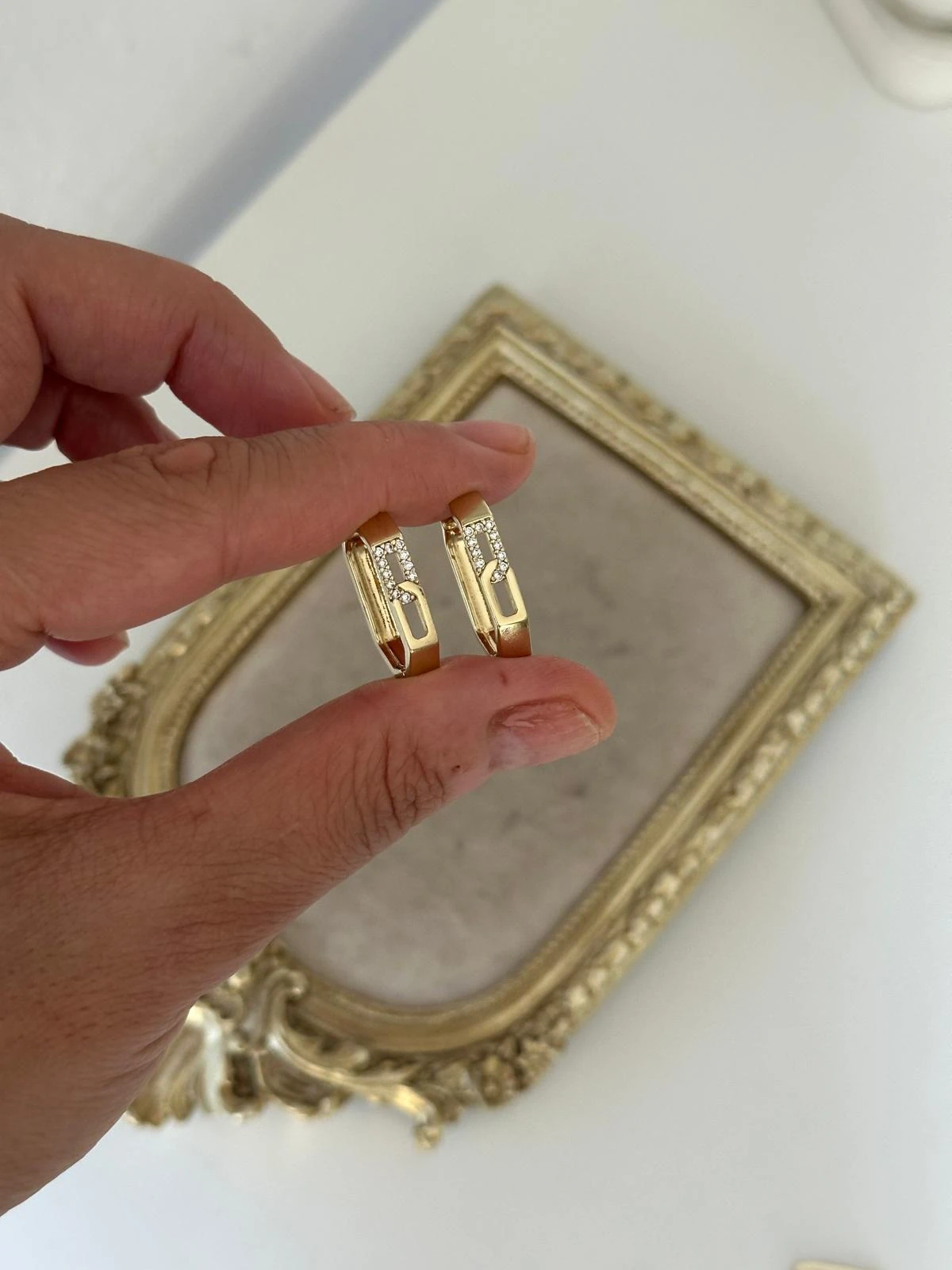 14K Gold Renkli Lale Form Beşgen Kesik Formlu Önü İşçilikli Küpe