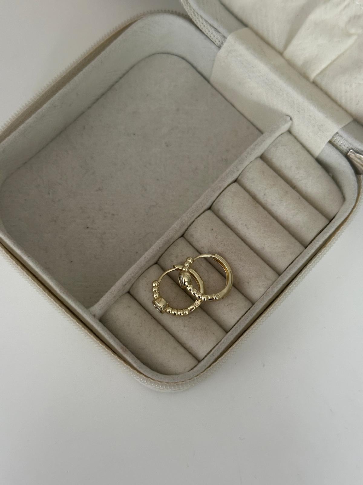 14K Gold Renkli Dorika Topçuklu Ortası Yuvarlak Taşlı Halka Küpe