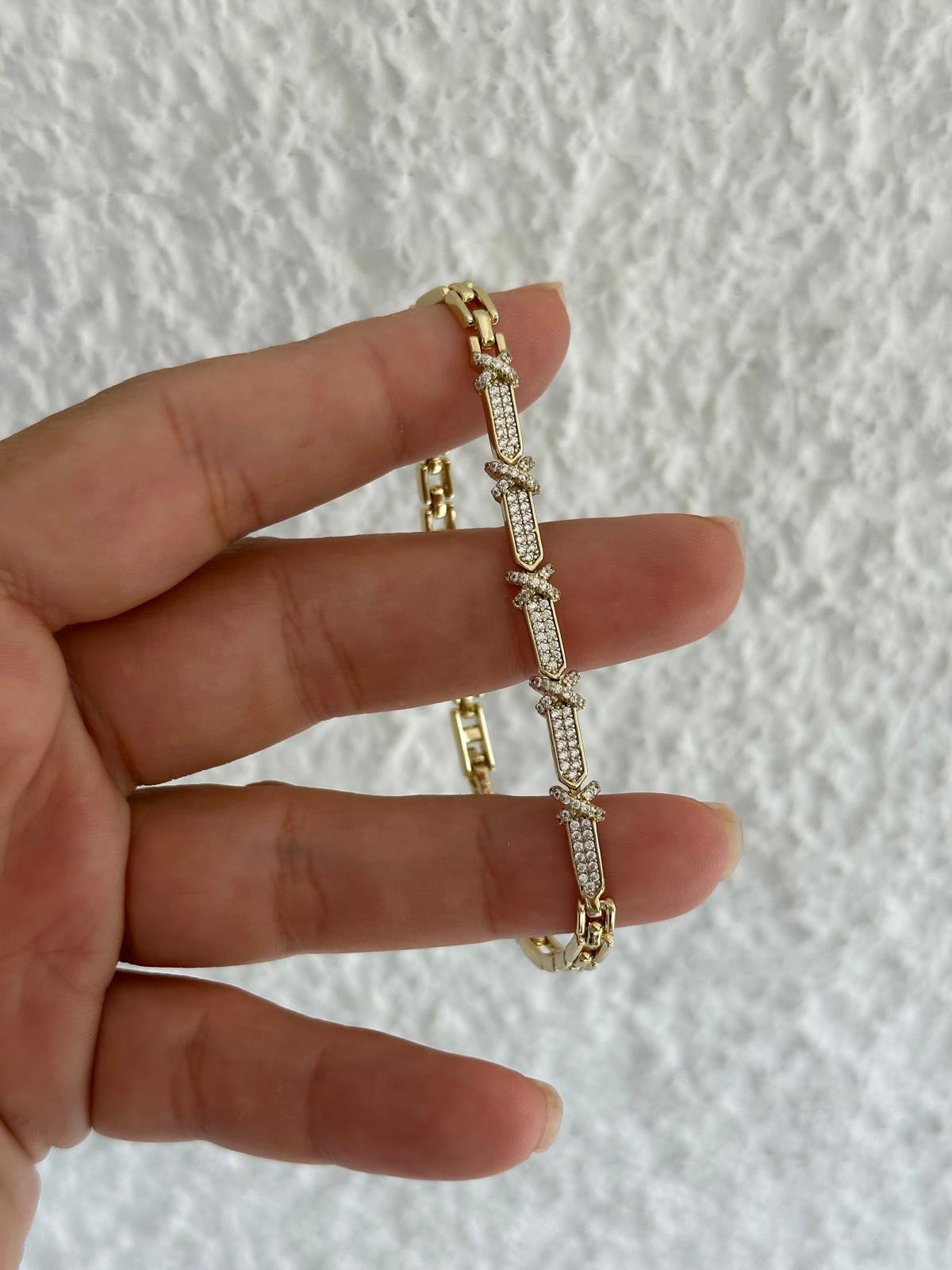 14K  Gold Renkli X Marka Taşlı Bileklik
