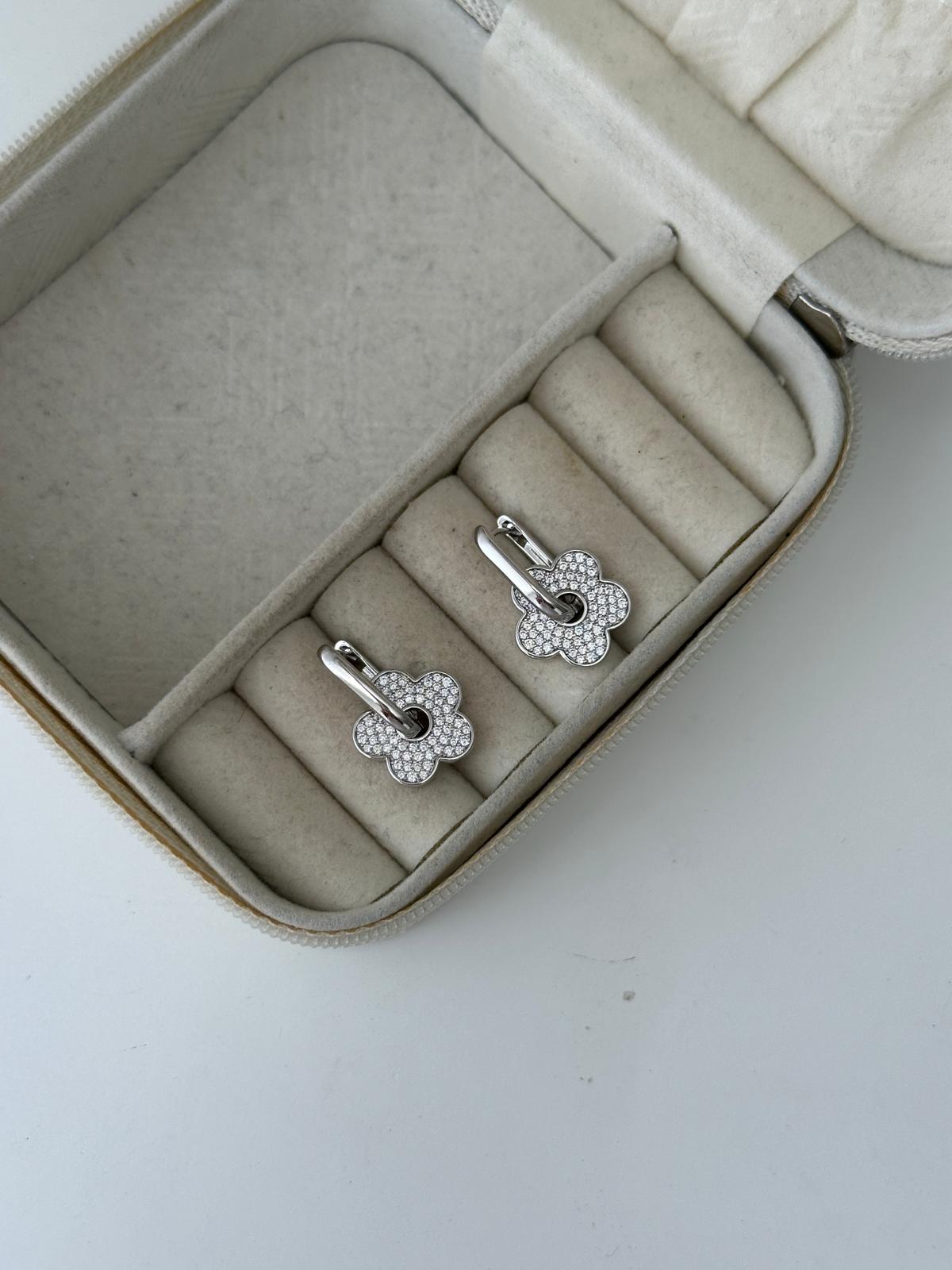 Gümüş Renkli Lale Form Çiçekli Küpe