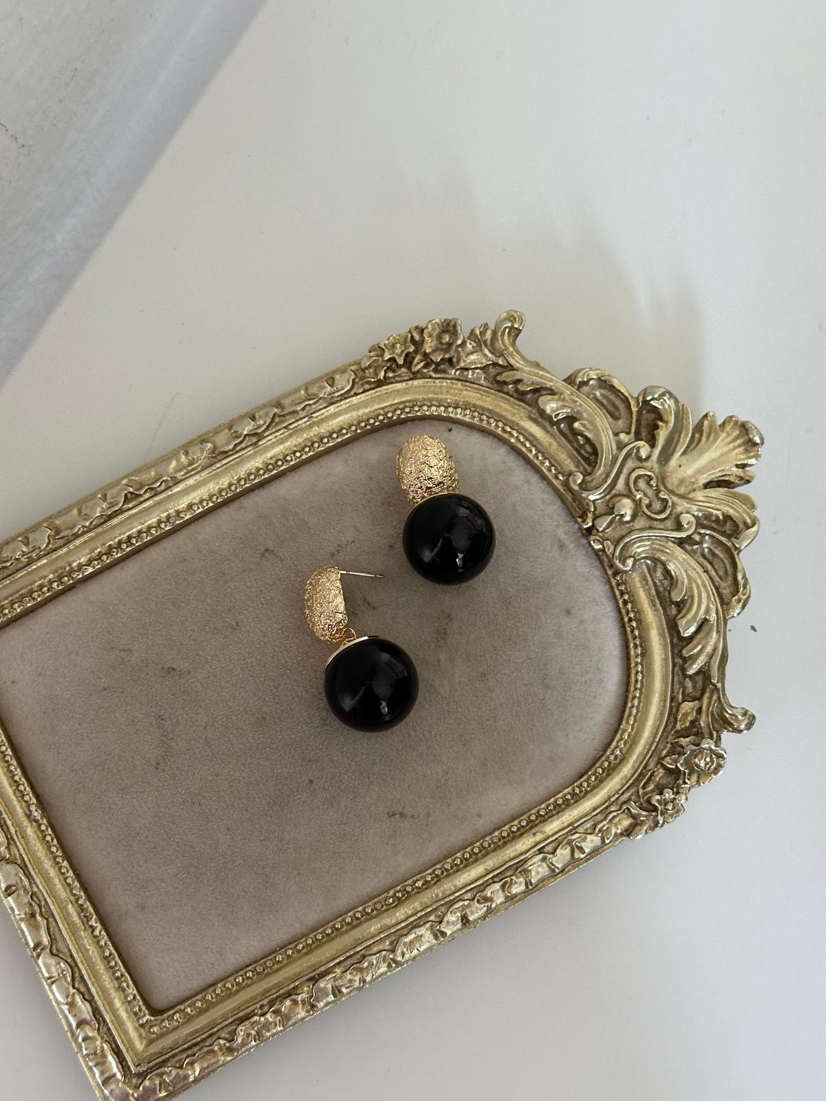 Siyah Gold Varak Topçuklu Küpe