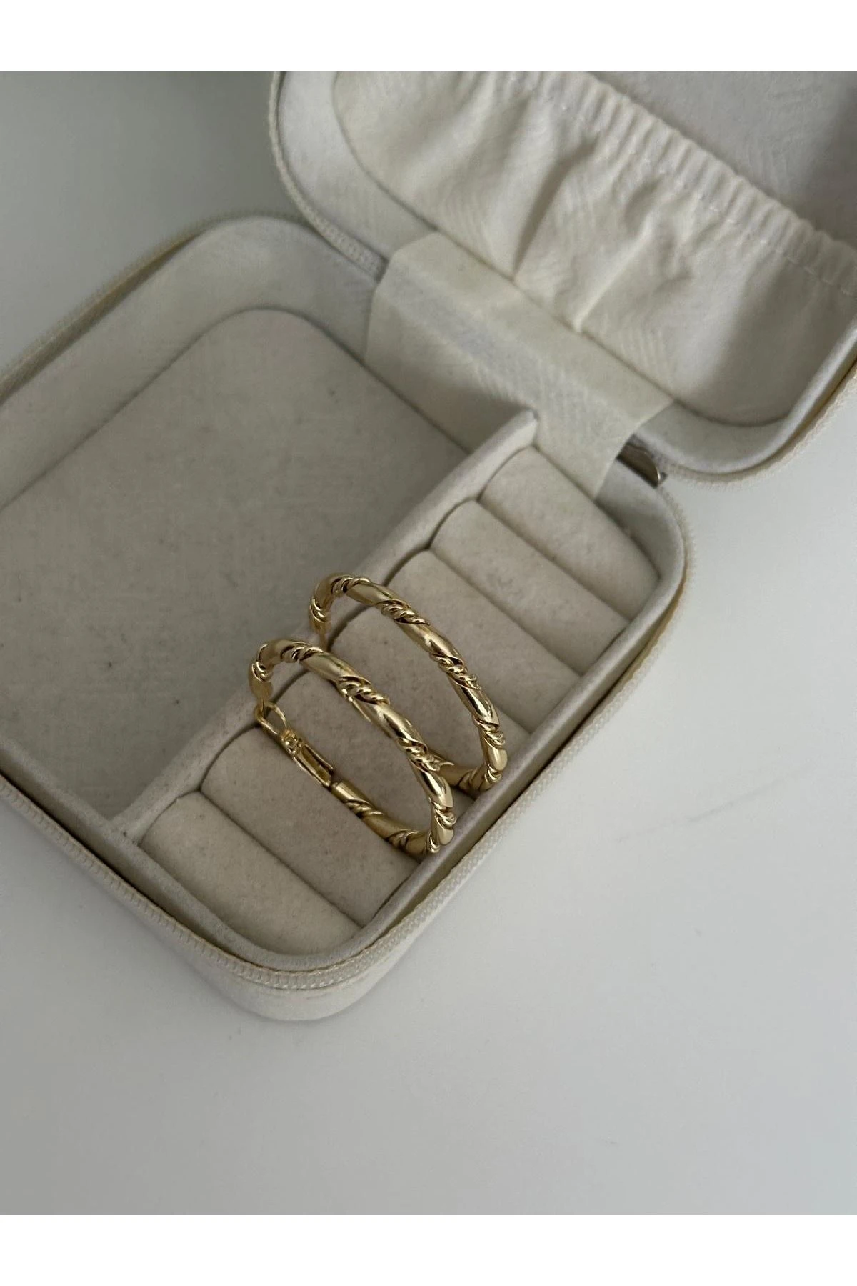 14K Gold Renkli Dolum Boru Araları Zincir Örme Detay Halka Küpe