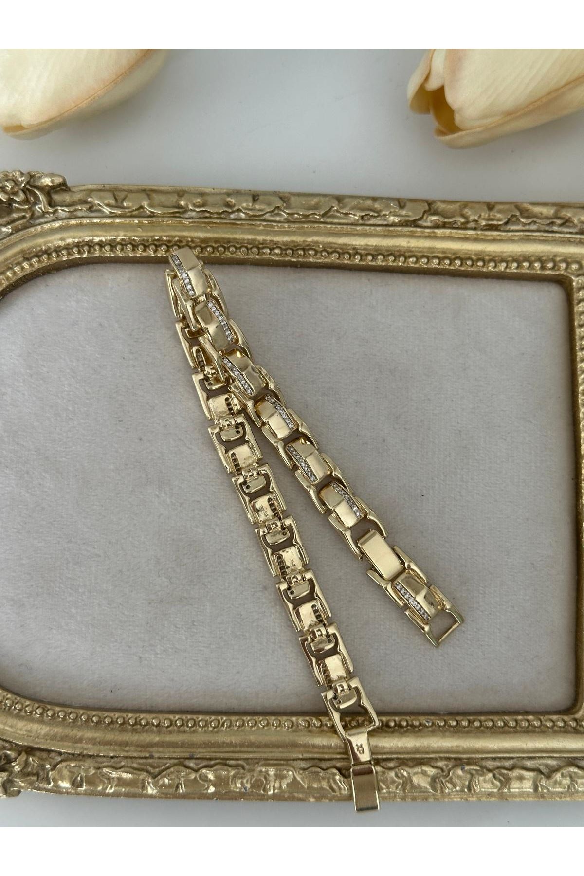 14K Gold Renkli Kemer Kesim Bombeli Yan Şerit Taşlı Bileklik