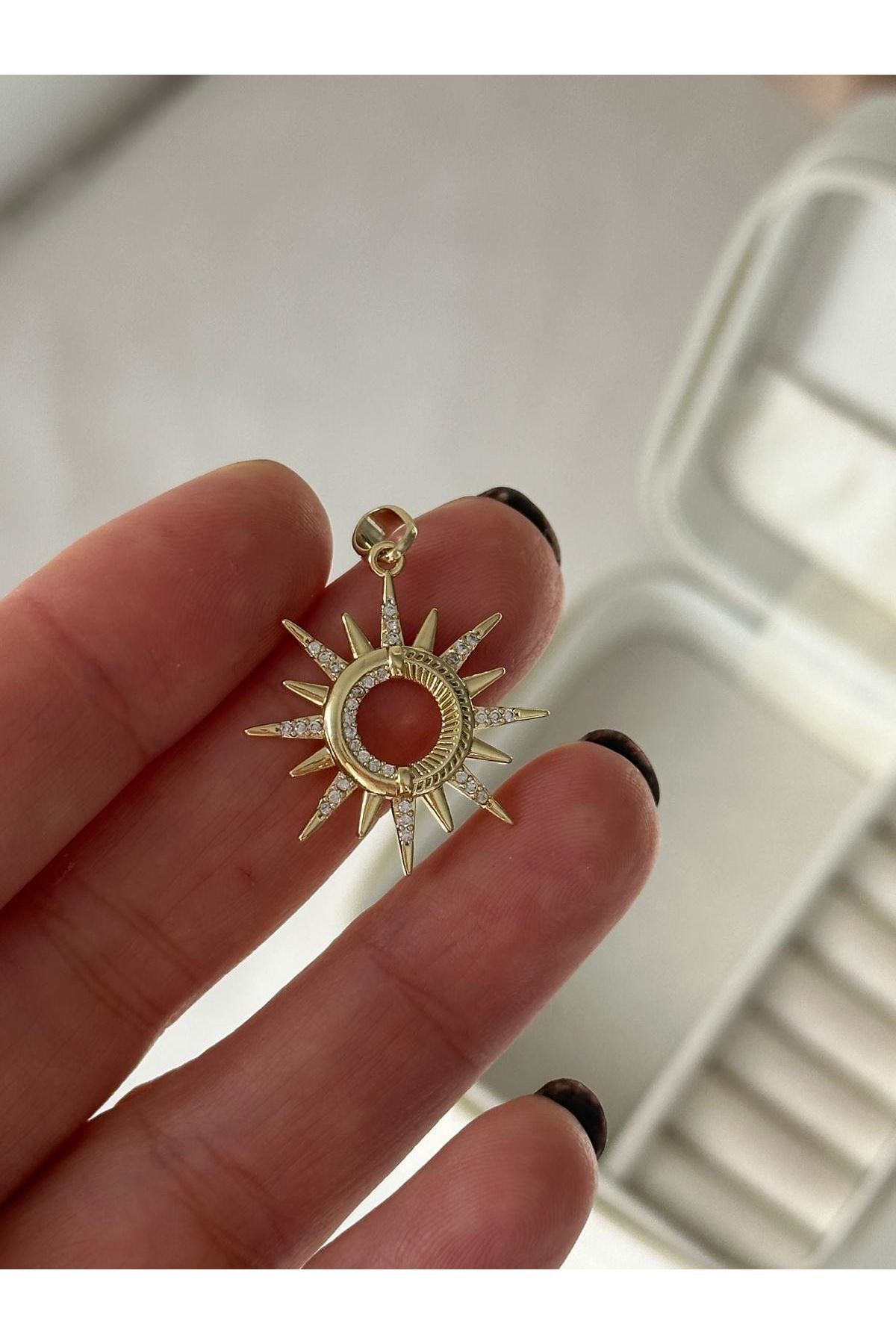14K Gold Renkli  Güneş Çivi Kolye Ucu
