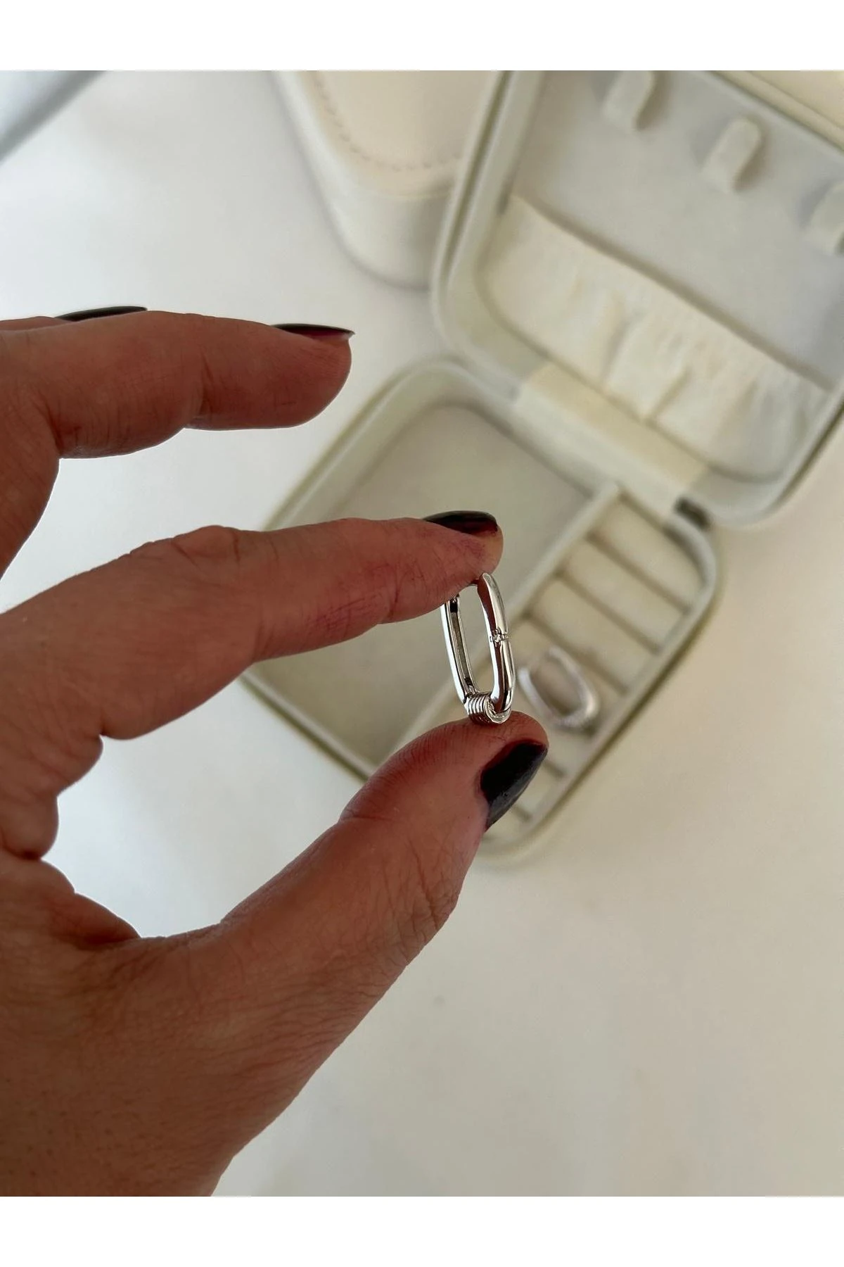 Gümüş Renkli Marka Trend Küpe