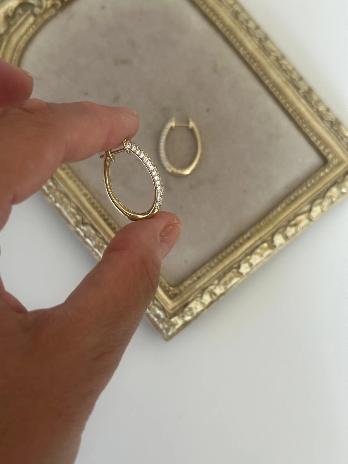 14K Gold Renkli Oval Kesim Montür Sıra Taşlı  Dolum Küpe