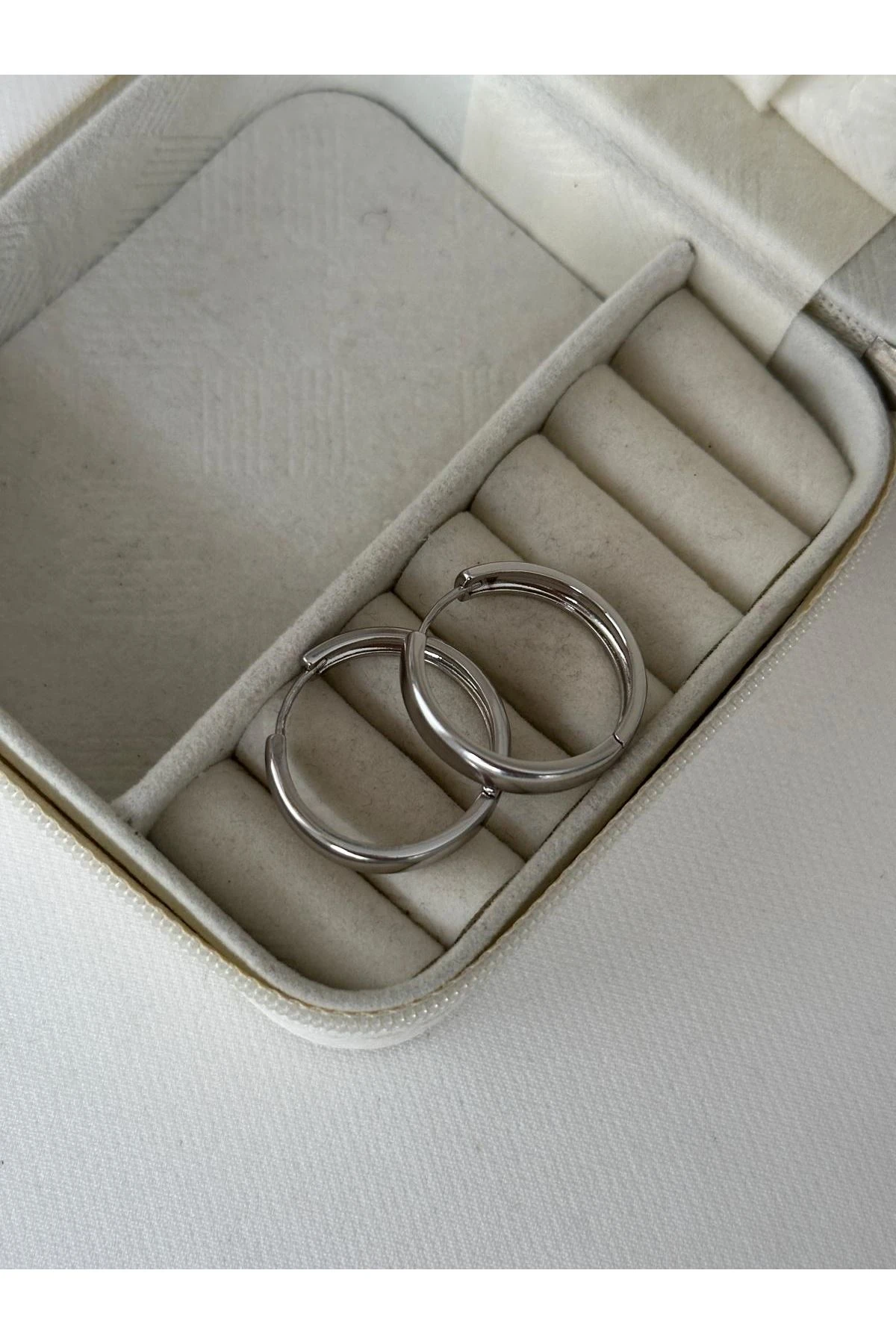 Gümüş Renkli Basıc Orta Boy Halka Küpe