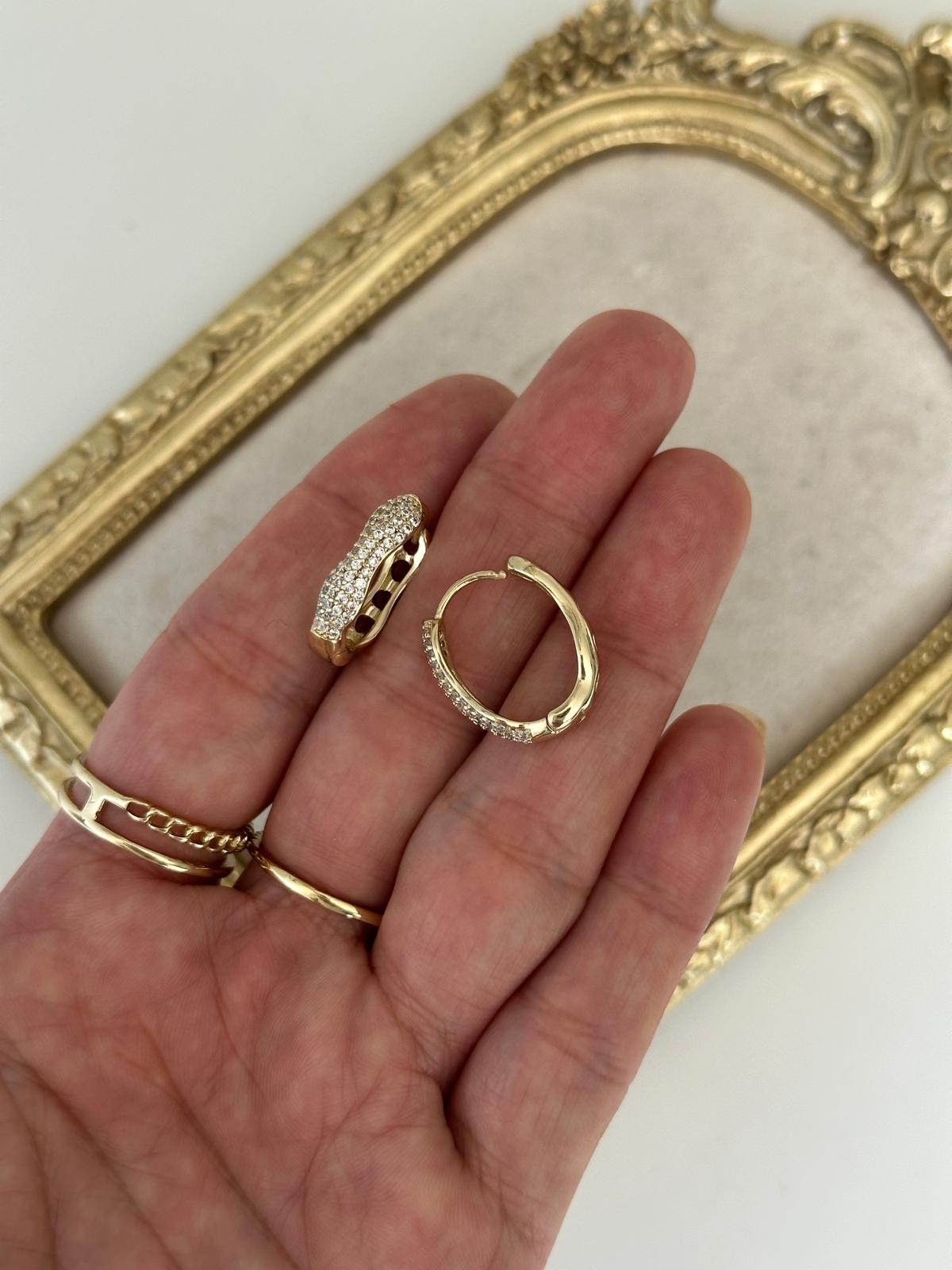 14K Gold Renkli Oval Dolum Montür Taşlı Küpe