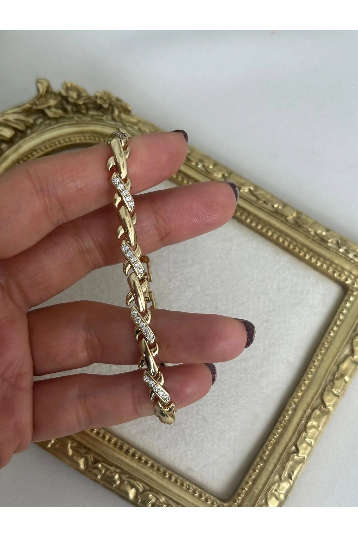 14K Gold Renkli  0xxo Plaka Taşlı Marka Bileklik