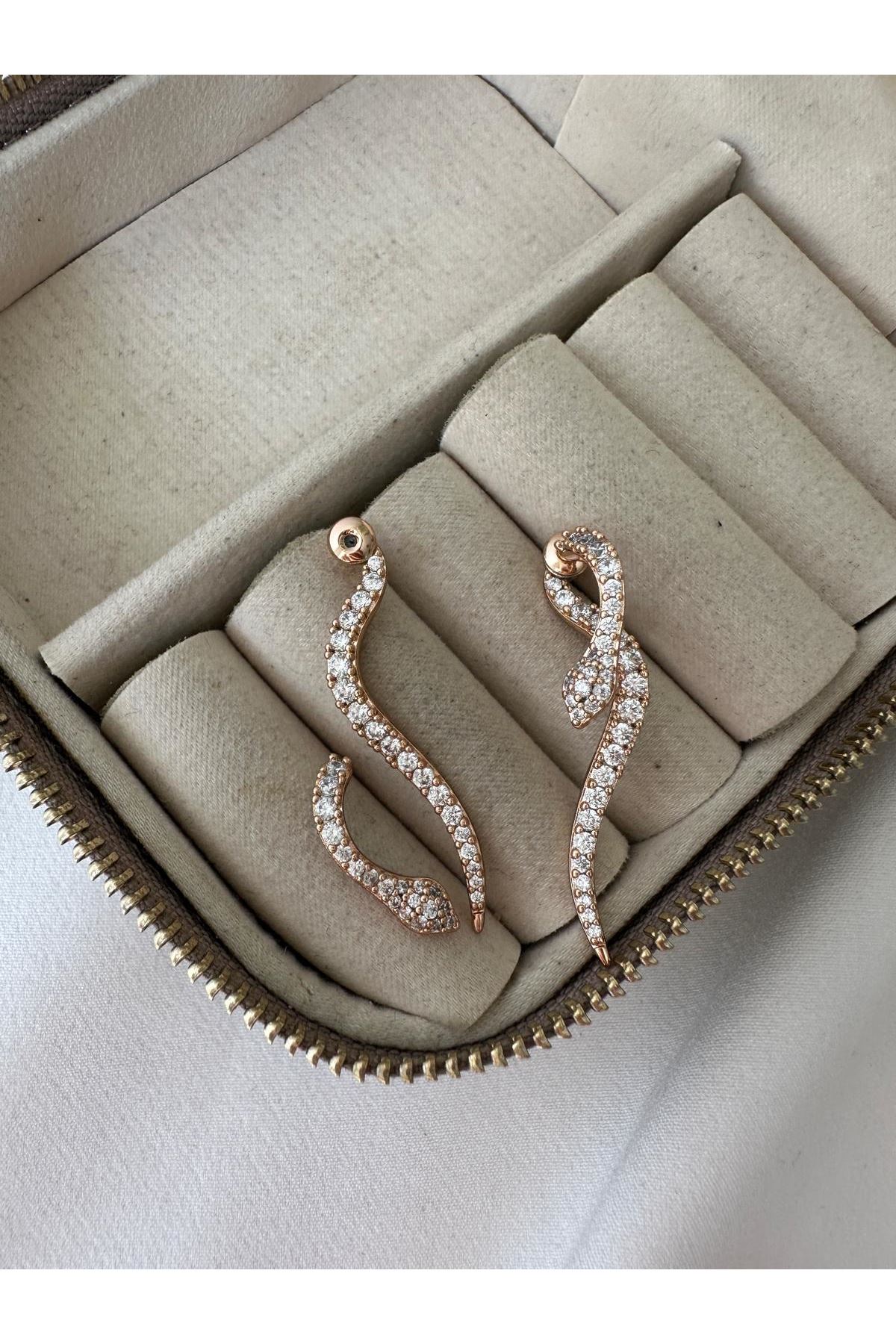 18K Rose Gold Renkli Yılan Taşlı Küpe