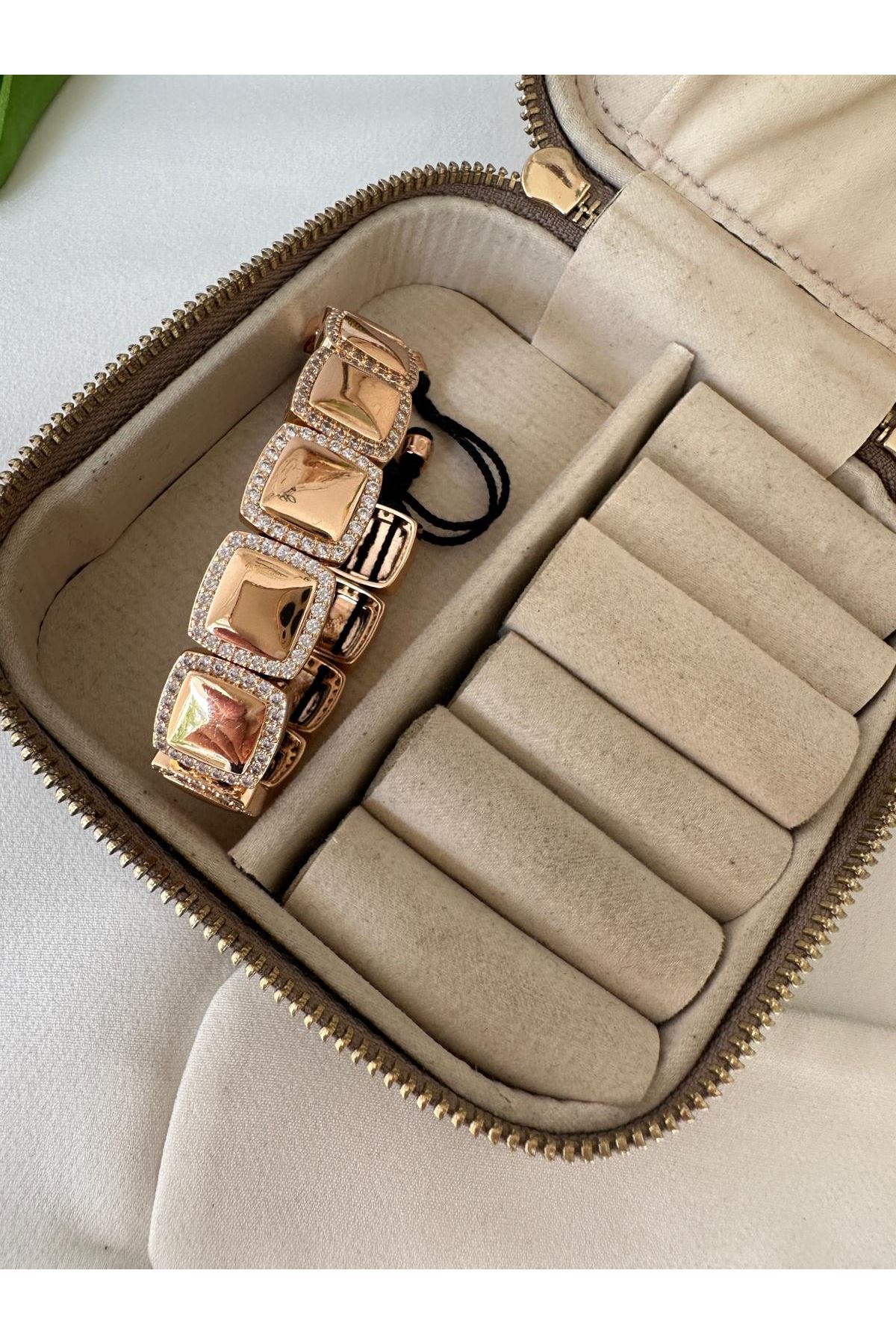 18K Rose Gold Renkli Marka JUJU Kare Taşlı İpli Ayarlamalı İpli Bileklik