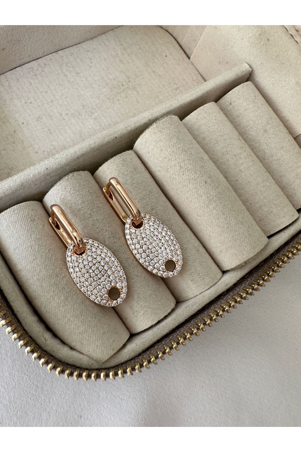 18K Rose Gold Renkli Marka Lale Oval Taşlı Form Küpe