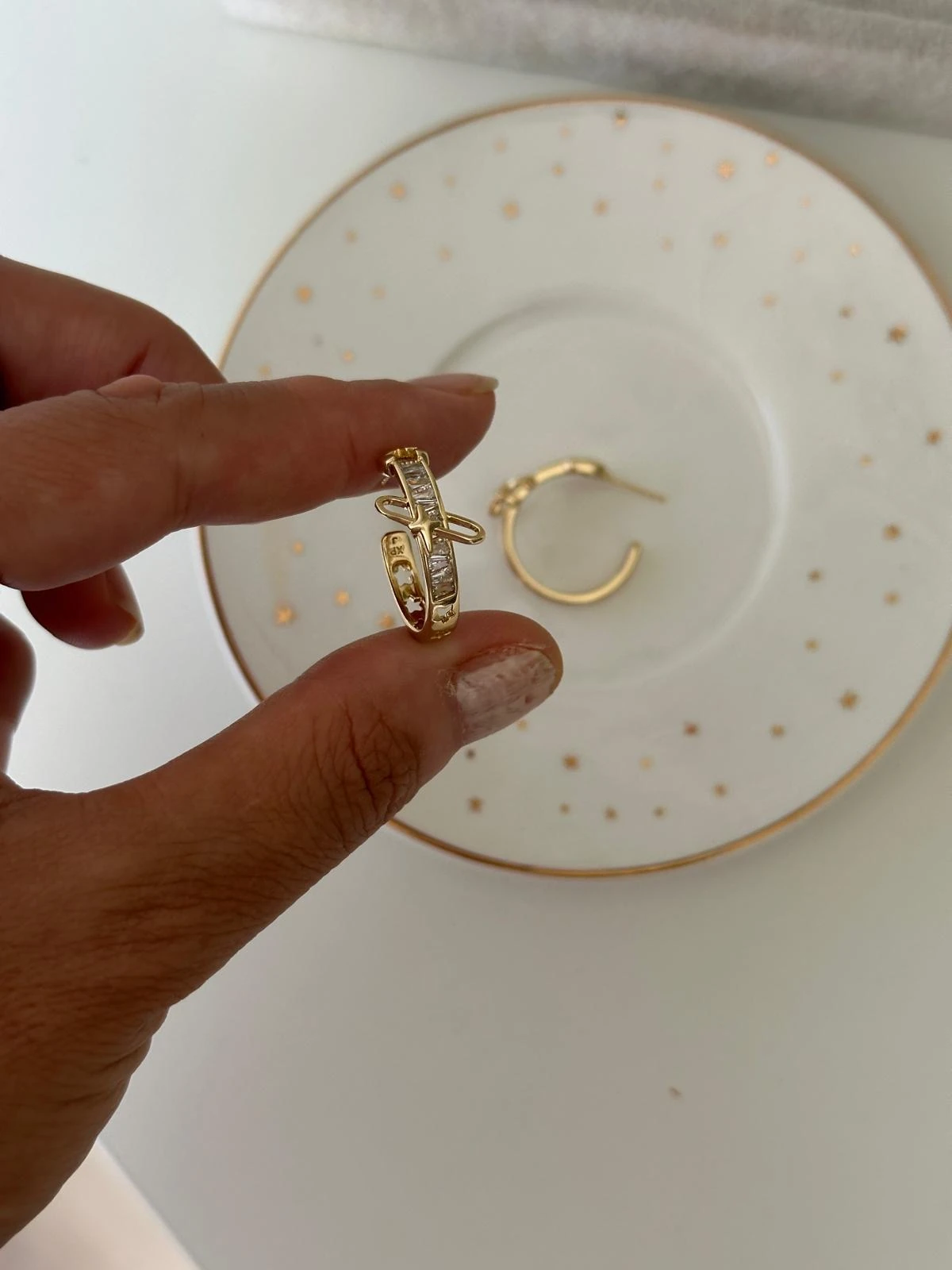 14K Gold Renkli Kristal Taşlı Önü Yıldız Gezegen Figürlü Yarım Halka Küpe