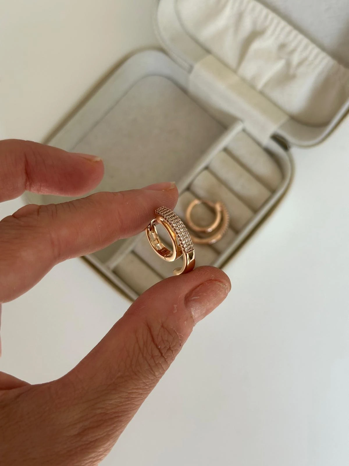 18K Rose Gold Çift Halkalı Önü Sıta Taşlı Halka Küpe