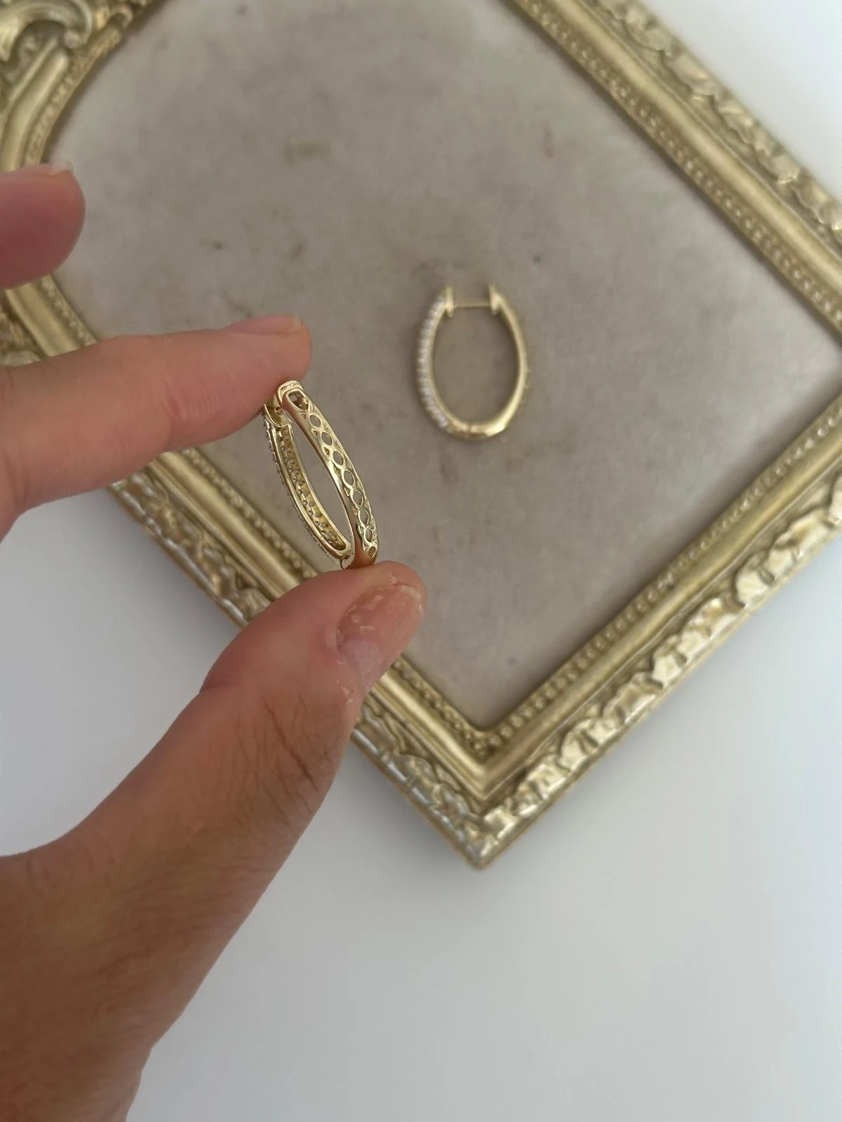 14K Gold Renkli Oval Kesim Montür Sıra Taşlı  Dolum Küpe