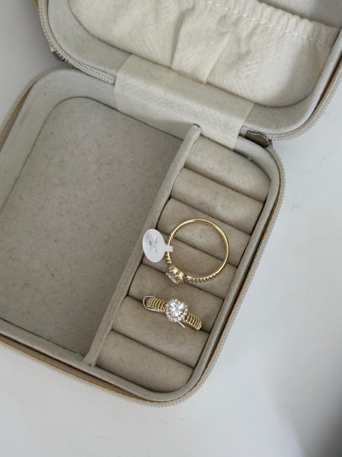 14K Gold Renkli Ortası Baget Kalp Taşlı Yüzük