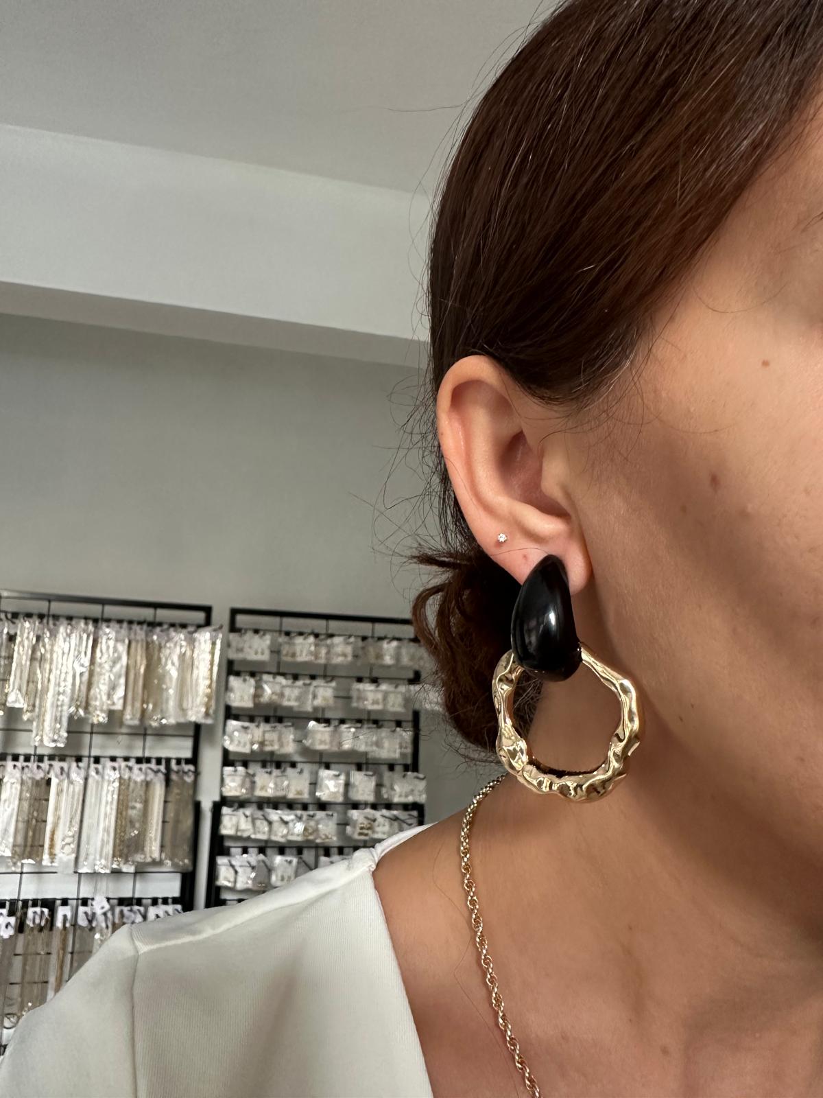 14K Gold Renkli Fil Dişi Asimetrik Detaylı Küpe