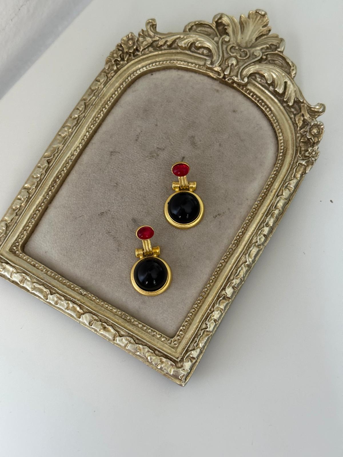 Siyah Kırmızı Org Marka Küpe