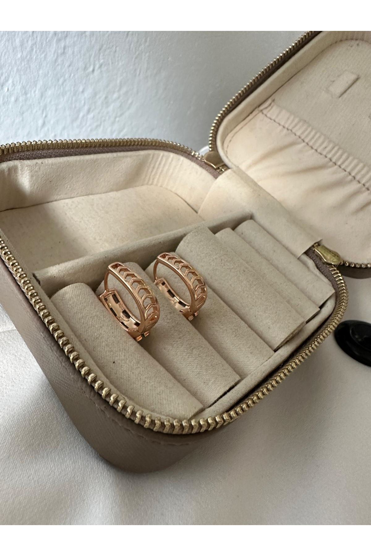 18K Rose Gold Renkli Oval Form Baget Taşlı Küpe