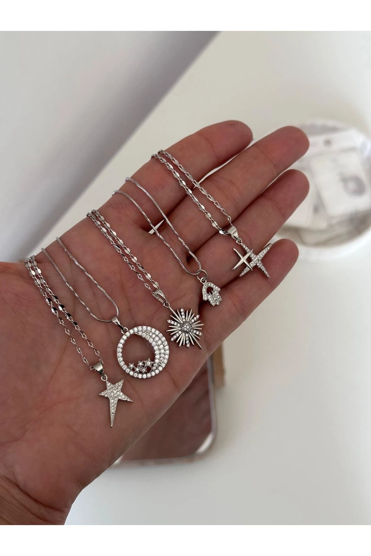 Gümüş Renkli İtalyan Parlak Kendinden Burgu Kesim Kolye