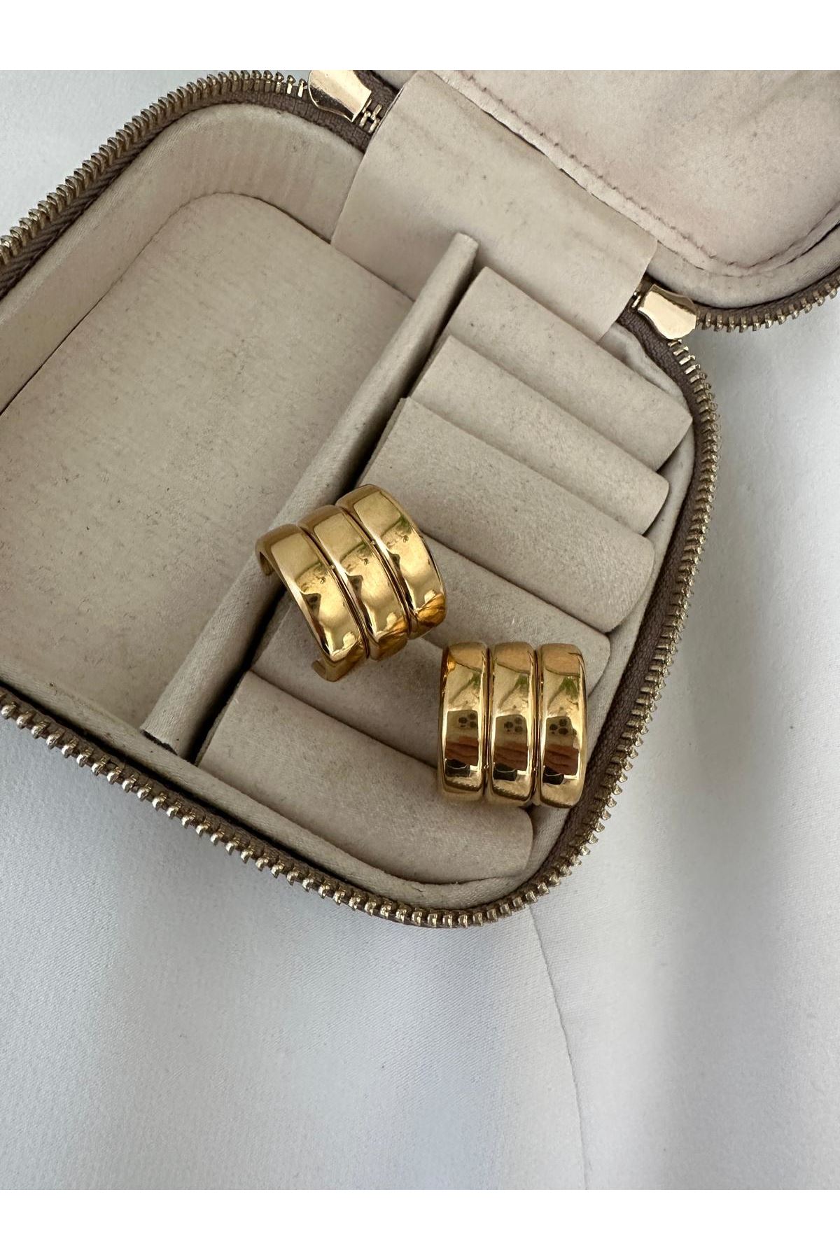 18K Rose Gold Renkli Marka Üç Kulak Deliği Görünümlü Halka Küpe